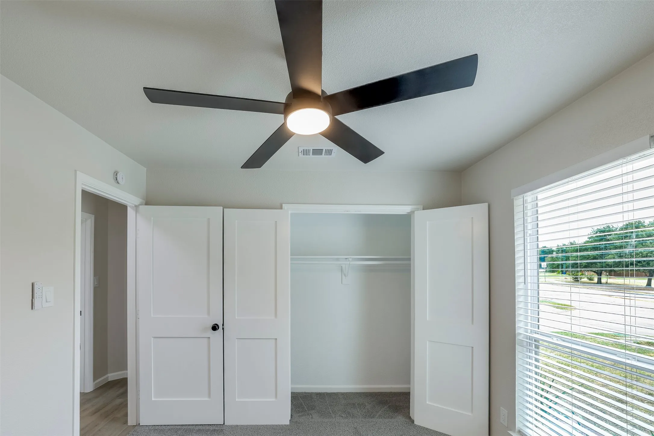 Single Family Residence For Sale in Denton County , 4201 Arbor Creek Drive, Carrollton, Texas 75010, 3 Bedroom, 2 Bathroom, 2 Garage spaces, 1,436 Sqft, built in 1987, mls#21368395, Real Estate Agent in Carrollton, Homes For Sale in Denton county, Homes For Sale in Carrollton, Realtor in Carrollton Texas, Real Estate Brokerage Independent Realty Texas, Luminita Cordes Realtor