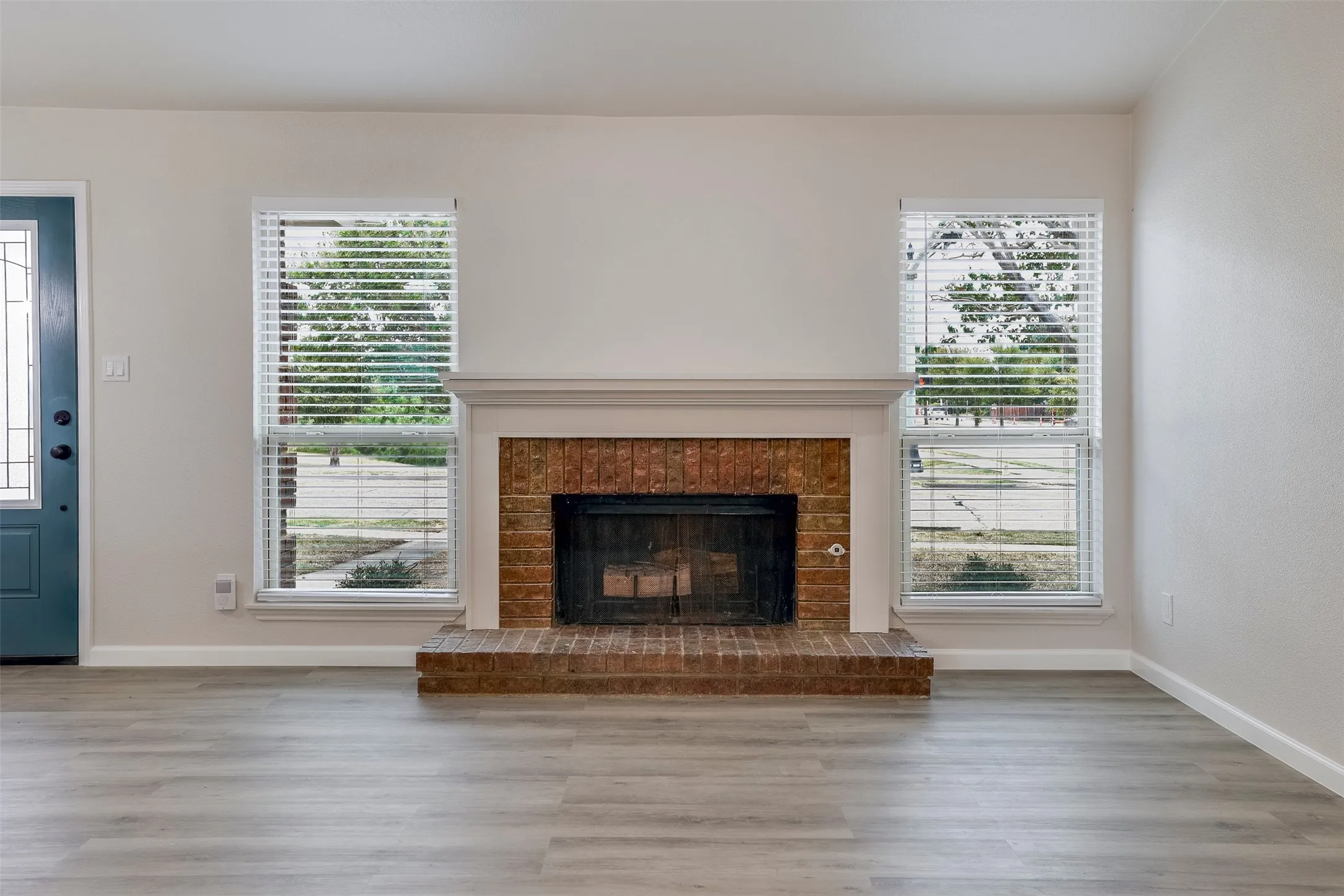 Single Family Residence For Sale in Denton County , 4201 Arbor Creek Drive, Carrollton, Texas 75010, 3 Bedroom, 2 Bathroom, 2 Garage spaces, 1,436 Sqft, built in 1987, mls#21368395, Real Estate Agent in Carrollton, Homes For Sale in Denton county, Homes For Sale in Carrollton, Realtor in Carrollton Texas, Real Estate Brokerage Independent Realty Texas, Luminita Cordes Realtor