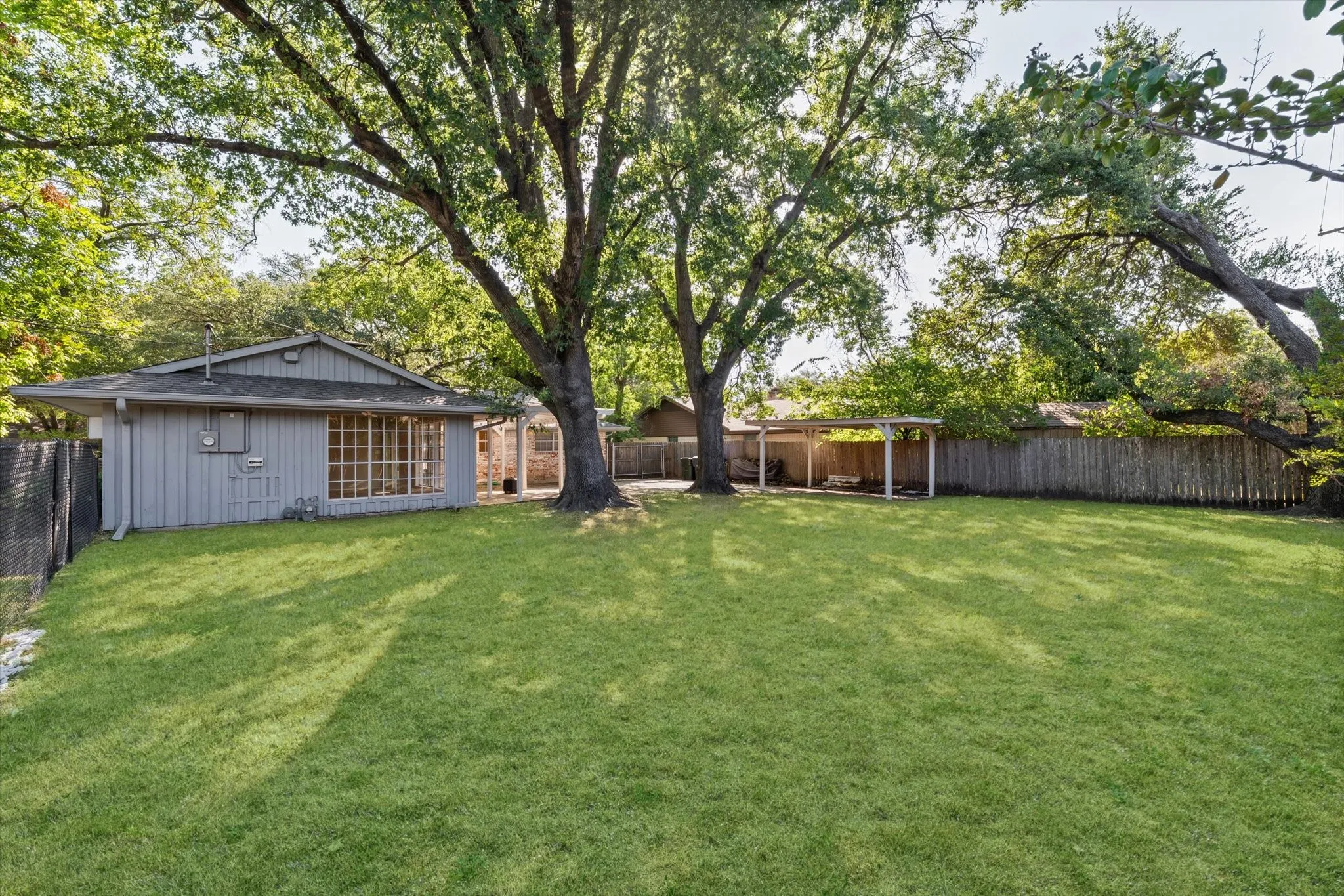 Single Family Residence For Sale in Mc Lennan County , 1728 Laurel Lake Drive, Waco, Texas 76710, 3 Bedroom, 3 Bathroom, Garage spaces, 2,245 Sqft, built in 1968, mls#21368452, Real Estate Agent in Waco, Homes For Sale in Mc Lennan county, Homes For Sale in Waco, Realtor in Waco Texas, Real Estate Brokerage Independent Realty Texas, Luminita Cordes Realtor