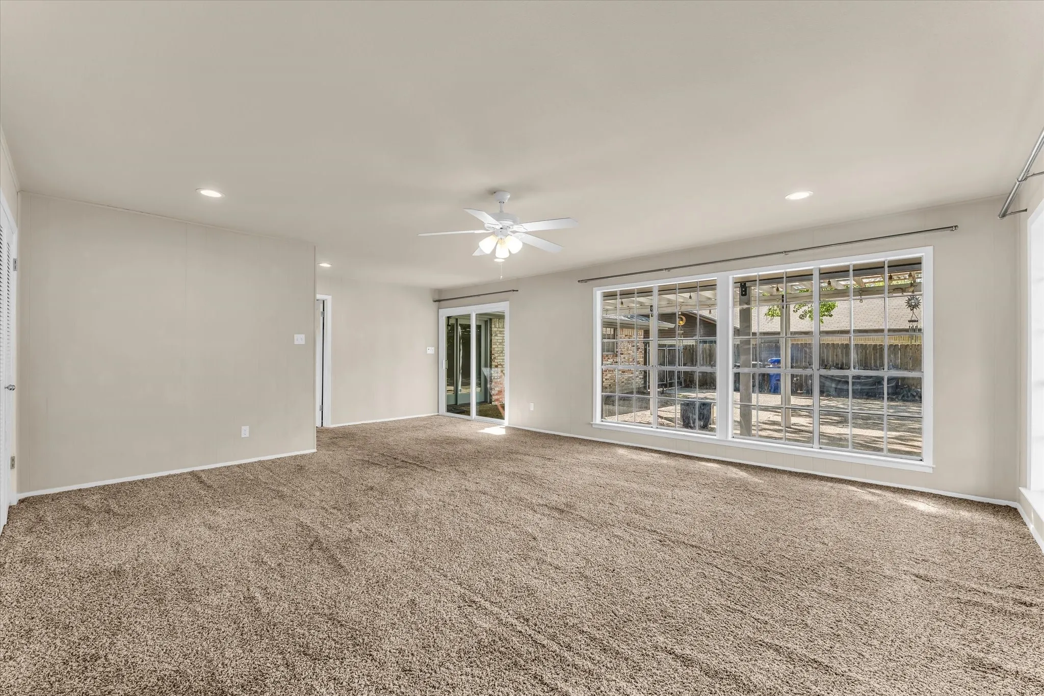 Single Family Residence For Sale in Mc Lennan County , 1728 Laurel Lake Drive, Waco, Texas 76710, 3 Bedroom, 3 Bathroom, Garage spaces, 2,245 Sqft, built in 1968, mls#21368452, Real Estate Agent in Waco, Homes For Sale in Mc Lennan county, Homes For Sale in Waco, Realtor in Waco Texas, Real Estate Brokerage Independent Realty Texas, Luminita Cordes Realtor