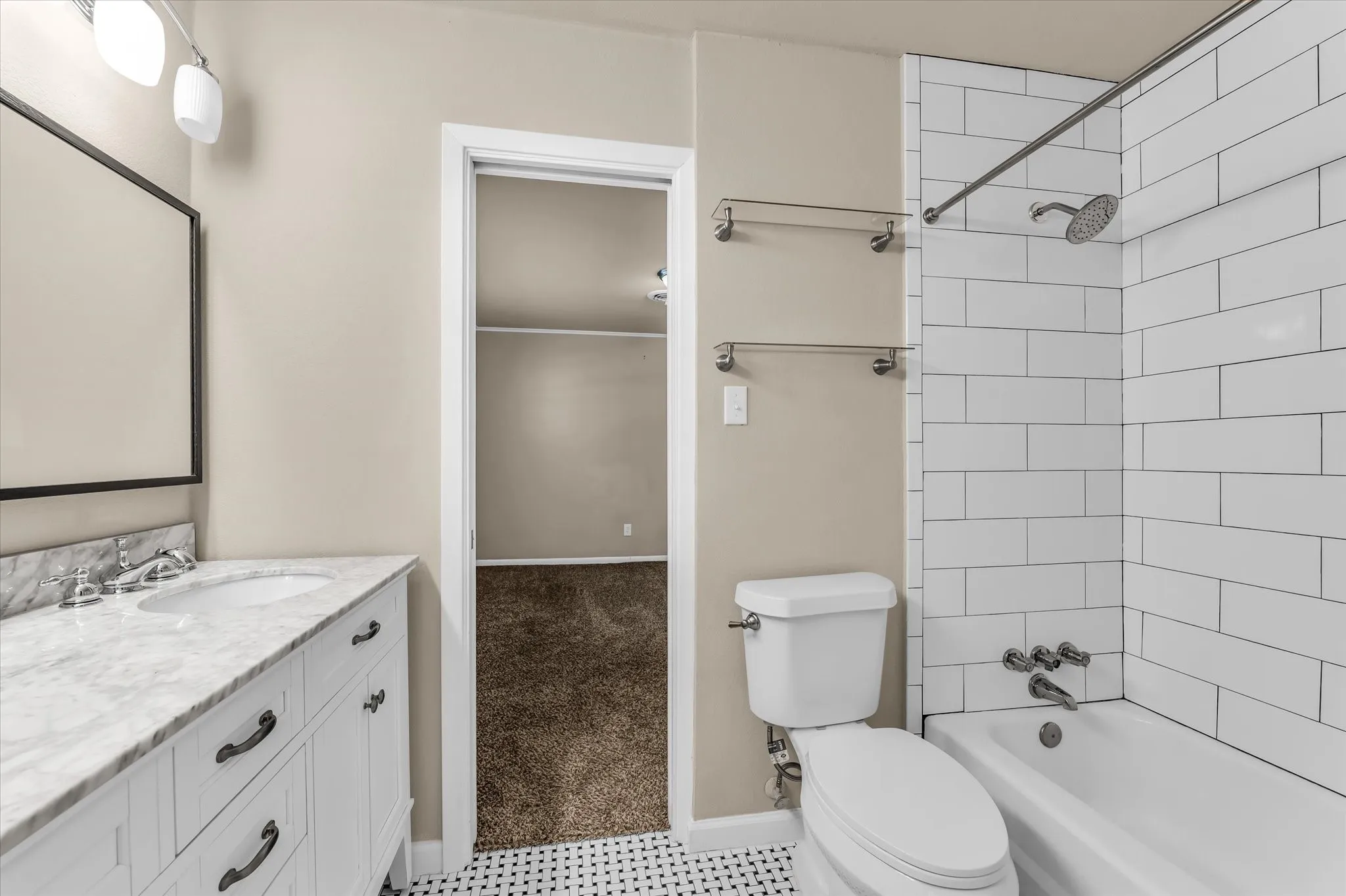 Single Family Residence For Sale in Mc Lennan County , 1728 Laurel Lake Drive, Waco, Texas 76710, 3 Bedroom, 3 Bathroom, Garage spaces, 2,245 Sqft, built in 1968, mls#21368452, Real Estate Agent in Waco, Homes For Sale in Mc Lennan county, Homes For Sale in Waco, Realtor in Waco Texas, Real Estate Brokerage Independent Realty Texas, Luminita Cordes Realtor