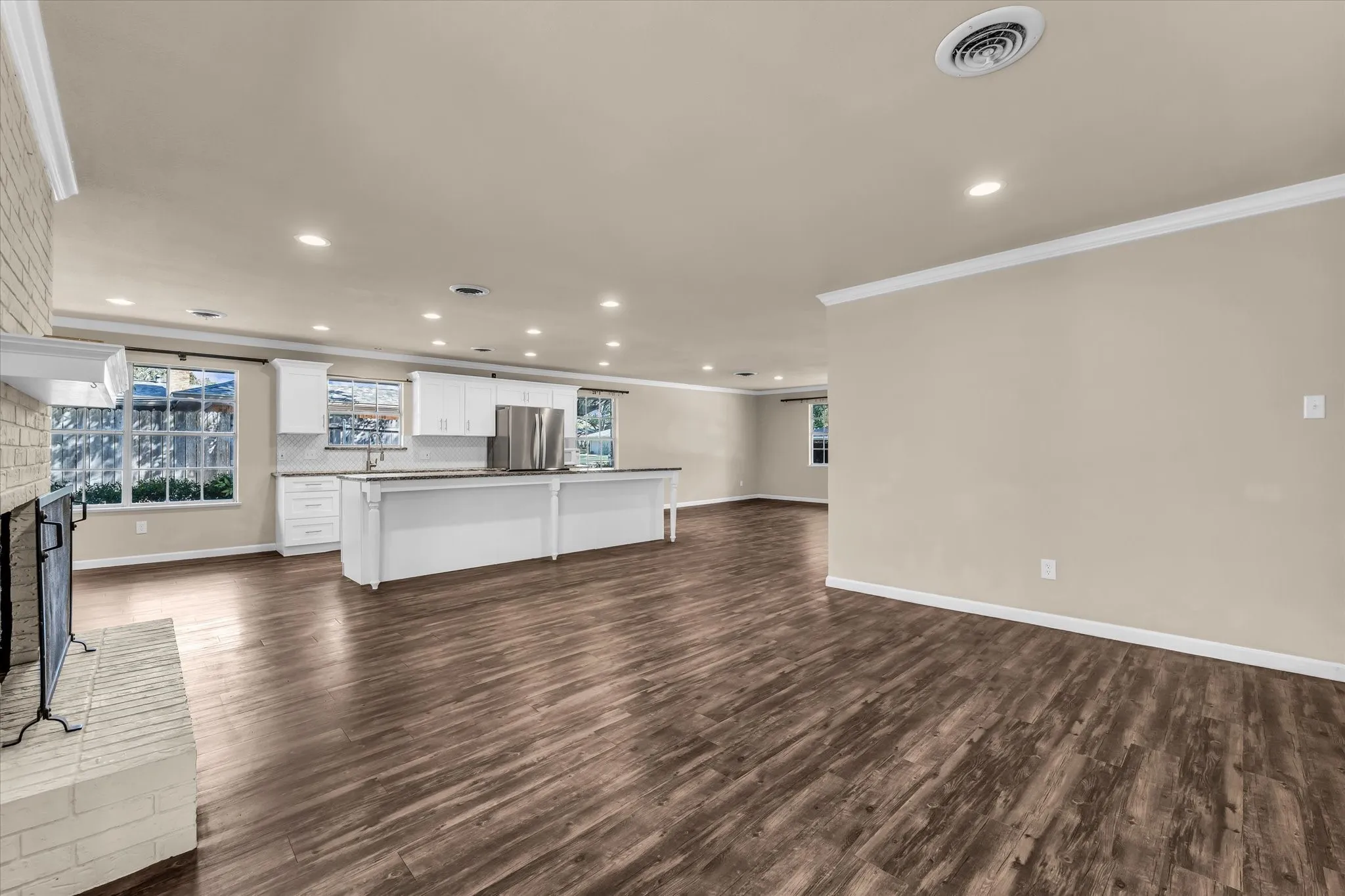 Single Family Residence For Sale in Mc Lennan County , 1728 Laurel Lake Drive, Waco, Texas 76710, 3 Bedroom, 3 Bathroom, Garage spaces, 2,245 Sqft, built in 1968, mls#21368452, Real Estate Agent in Waco, Homes For Sale in Mc Lennan county, Homes For Sale in Waco, Realtor in Waco Texas, Real Estate Brokerage Independent Realty Texas, Luminita Cordes Realtor
