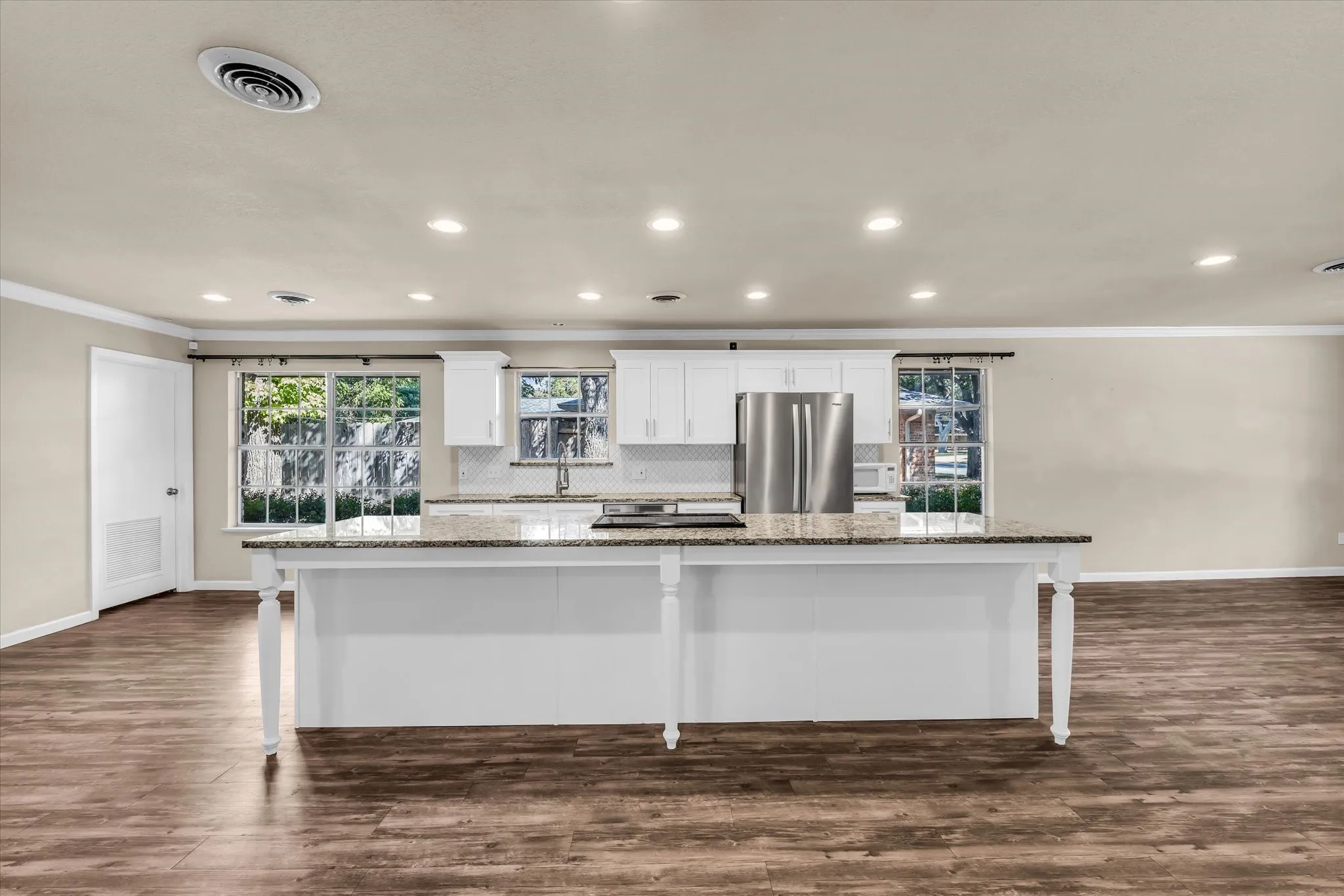 Single Family Residence For Sale in Mc Lennan County , 1728 Laurel Lake Drive, Waco, Texas 76710, 3 Bedroom, 3 Bathroom, Garage spaces, 2,245 Sqft, built in 1968, mls#21368452, Real Estate Agent in Waco, Homes For Sale in Mc Lennan county, Homes For Sale in Waco, Realtor in Waco Texas, Real Estate Brokerage Independent Realty Texas, Luminita Cordes Realtor