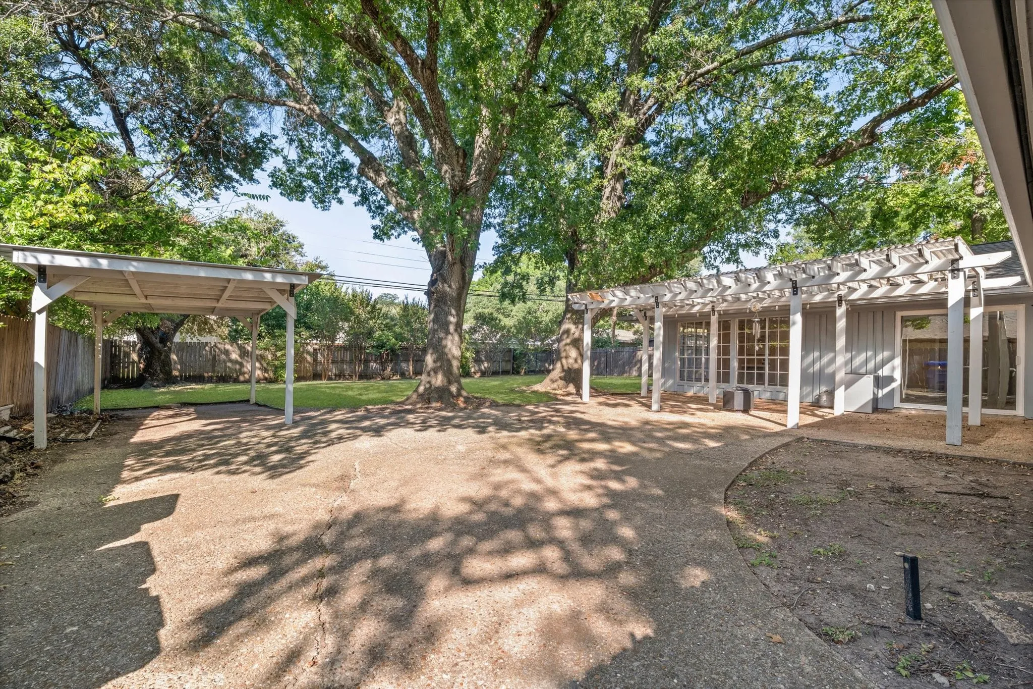 Single Family Residence For Sale in Mc Lennan County , 1728 Laurel Lake Drive, Waco, Texas 76710, 3 Bedroom, 3 Bathroom, Garage spaces, 2,245 Sqft, built in 1968, mls#21368452, Real Estate Agent in Waco, Homes For Sale in Mc Lennan county, Homes For Sale in Waco, Realtor in Waco Texas, Real Estate Brokerage Independent Realty Texas, Luminita Cordes Realtor