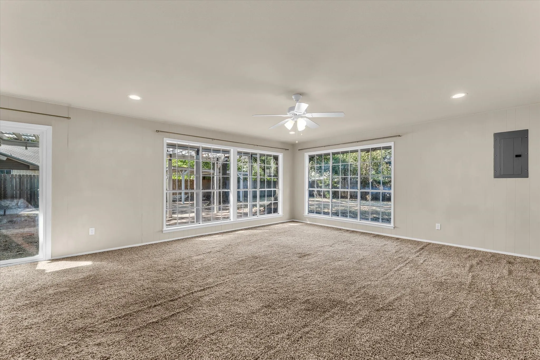 Single Family Residence For Sale in Mc Lennan County , 1728 Laurel Lake Drive, Waco, Texas 76710, 3 Bedroom, 3 Bathroom, Garage spaces, 2,245 Sqft, built in 1968, mls#21368452, Real Estate Agent in Waco, Homes For Sale in Mc Lennan county, Homes For Sale in Waco, Realtor in Waco Texas, Real Estate Brokerage Independent Realty Texas, Luminita Cordes Realtor