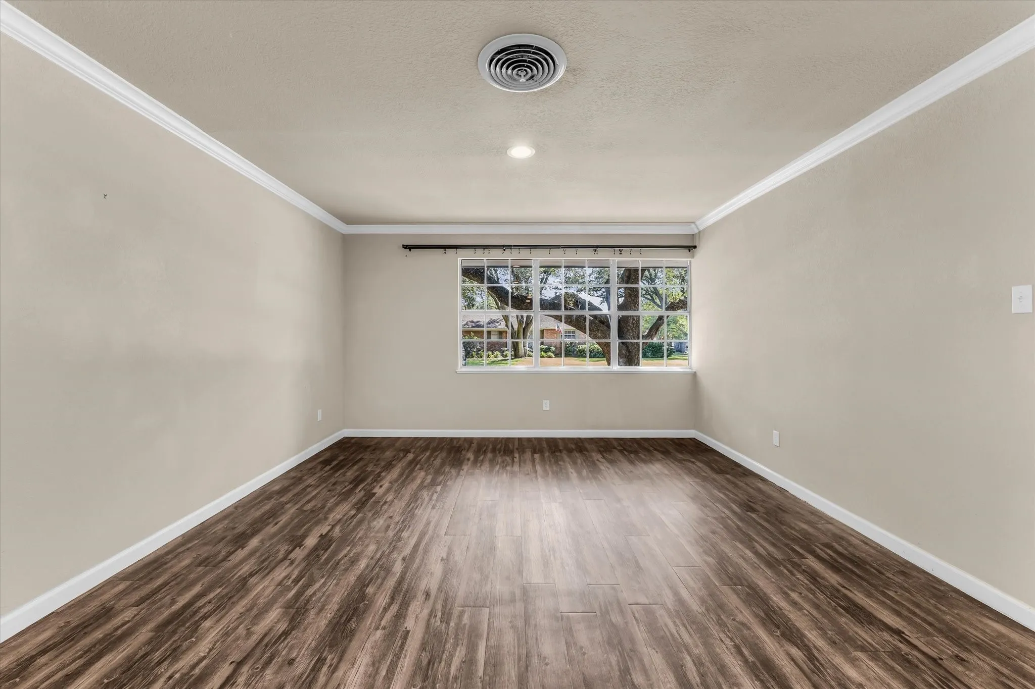 Single Family Residence For Sale in Mc Lennan County , 1728 Laurel Lake Drive, Waco, Texas 76710, 3 Bedroom, 3 Bathroom, Garage spaces, 2,245 Sqft, built in 1968, mls#21368452, Real Estate Agent in Waco, Homes For Sale in Mc Lennan county, Homes For Sale in Waco, Realtor in Waco Texas, Real Estate Brokerage Independent Realty Texas, Luminita Cordes Realtor