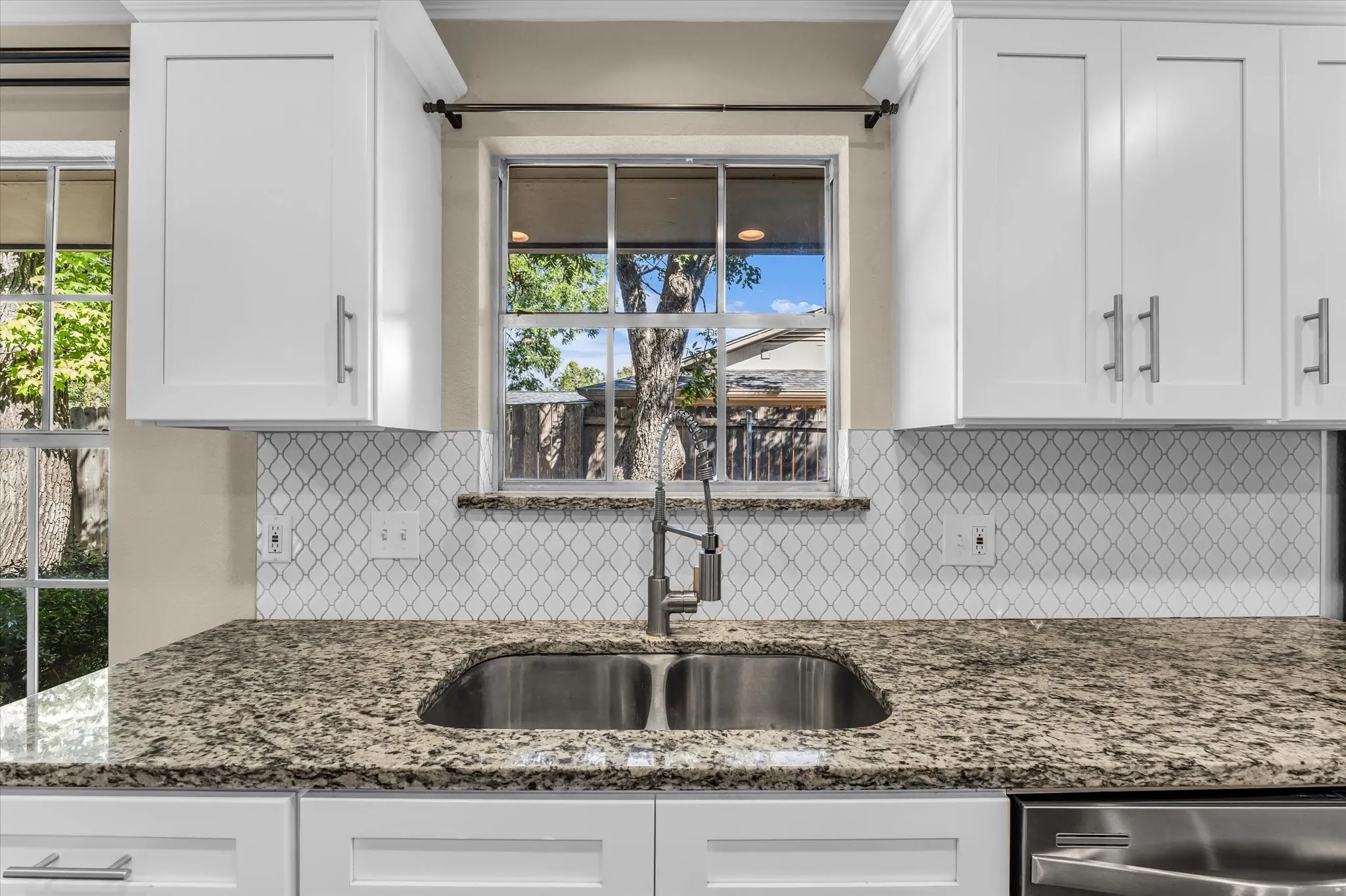 Single Family Residence For Sale in Mc Lennan County , 1728 Laurel Lake Drive, Waco, Texas 76710, 3 Bedroom, 3 Bathroom, Garage spaces, 2,245 Sqft, built in 1968, mls#21368452, Real Estate Agent in Waco, Homes For Sale in Mc Lennan county, Homes For Sale in Waco, Realtor in Waco Texas, Real Estate Brokerage Independent Realty Texas, Luminita Cordes Realtor