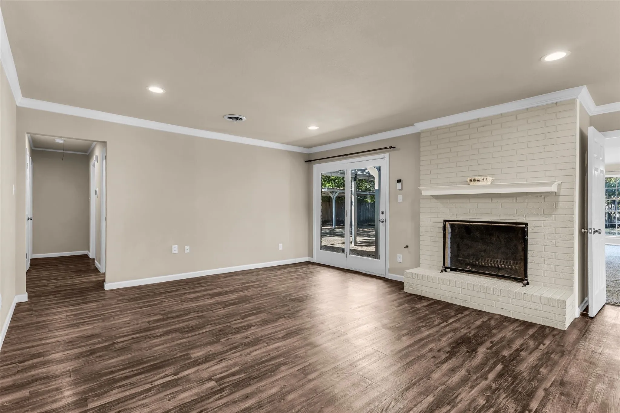 Single Family Residence For Sale in Mc Lennan County , 1728 Laurel Lake Drive, Waco, Texas 76710, 3 Bedroom, 3 Bathroom, Garage spaces, 2,245 Sqft, built in 1968, mls#21368452, Real Estate Agent in Waco, Homes For Sale in Mc Lennan county, Homes For Sale in Waco, Realtor in Waco Texas, Real Estate Brokerage Independent Realty Texas, Luminita Cordes Realtor