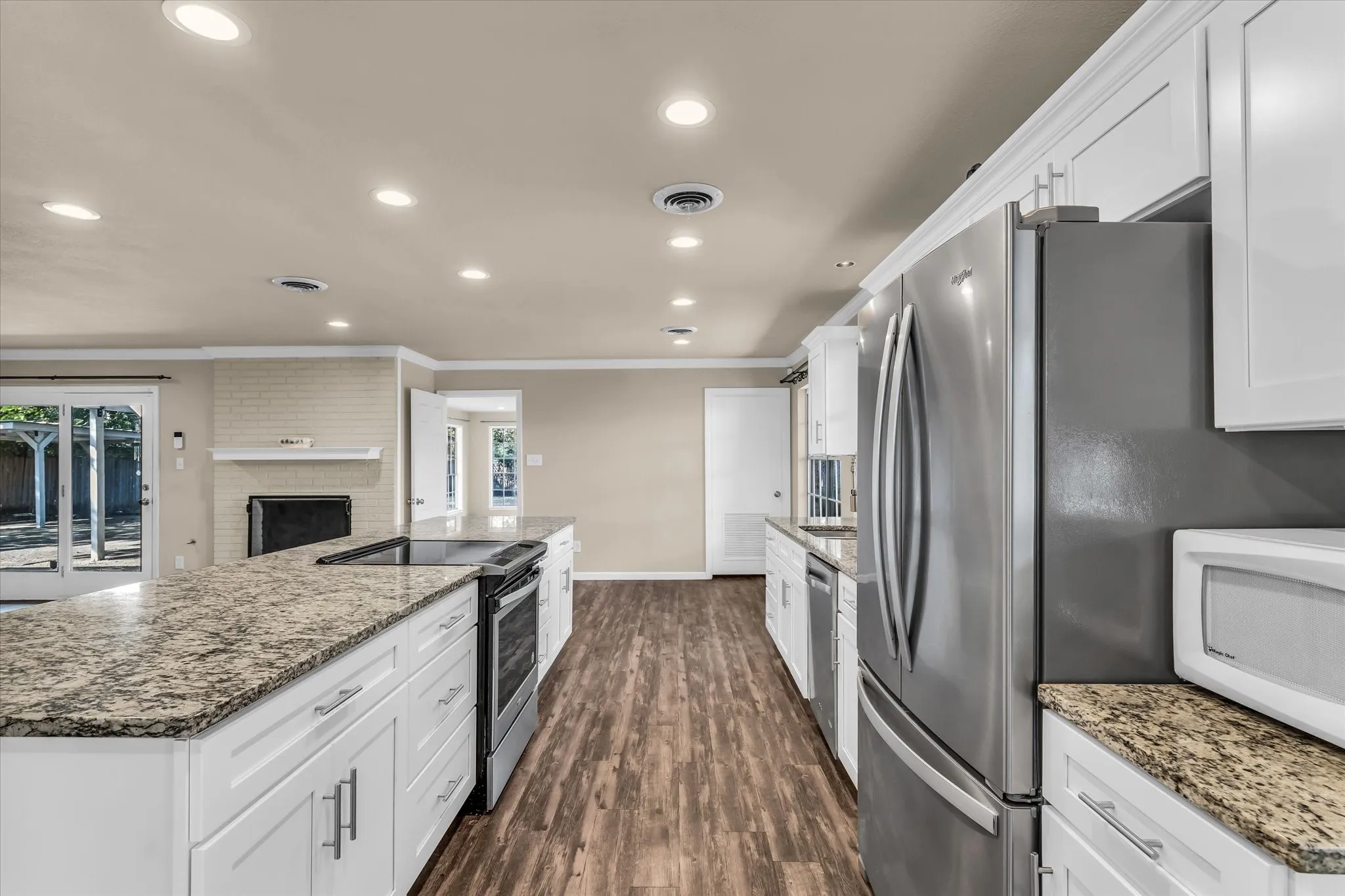 Single Family Residence For Sale in Mc Lennan County , 1728 Laurel Lake Drive, Waco, Texas 76710, 3 Bedroom, 3 Bathroom, Garage spaces, 2,245 Sqft, built in 1968, mls#21368452, Real Estate Agent in Waco, Homes For Sale in Mc Lennan county, Homes For Sale in Waco, Realtor in Waco Texas, Real Estate Brokerage Independent Realty Texas, Luminita Cordes Realtor