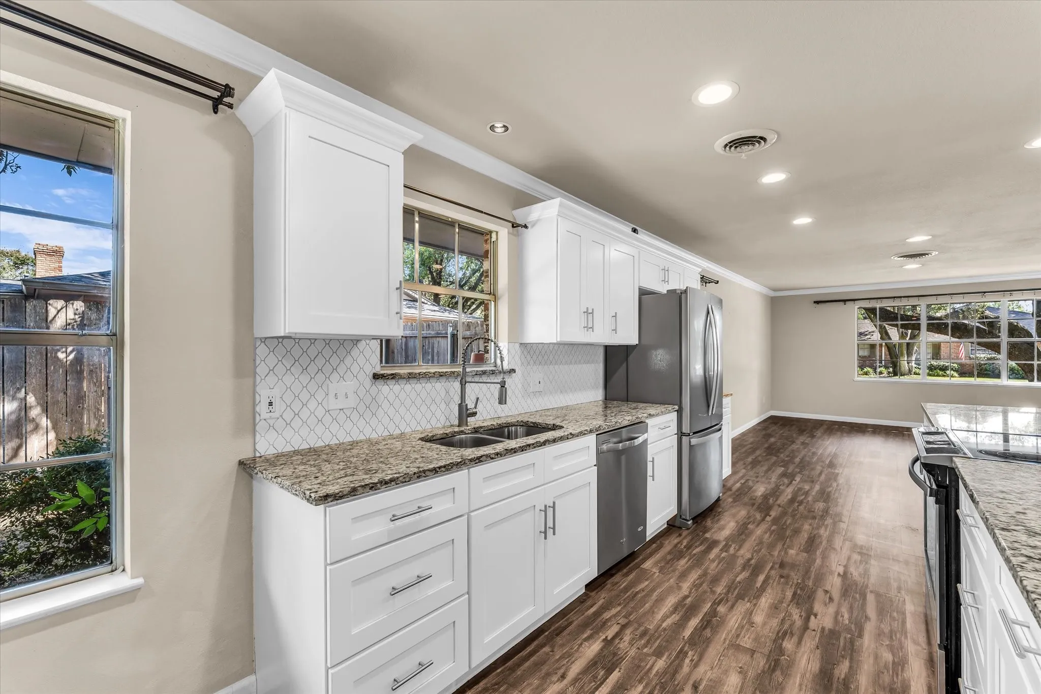 Single Family Residence For Sale in Mc Lennan County , 1728 Laurel Lake Drive, Waco, Texas 76710, 3 Bedroom, 3 Bathroom, Garage spaces, 2,245 Sqft, built in 1968, mls#21368452, Real Estate Agent in Waco, Homes For Sale in Mc Lennan county, Homes For Sale in Waco, Realtor in Waco Texas, Real Estate Brokerage Independent Realty Texas, Luminita Cordes Realtor