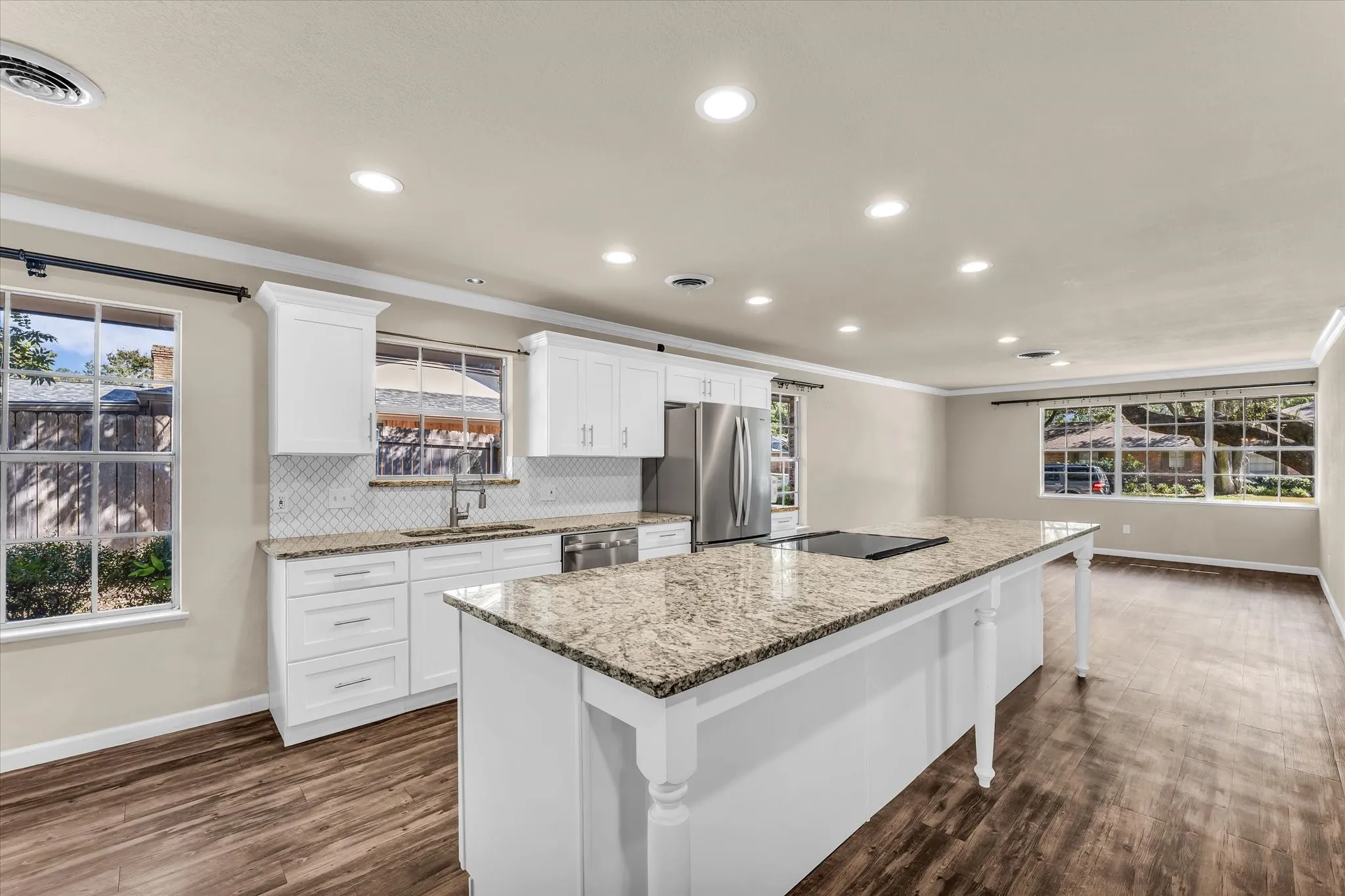 Single Family Residence For Sale in Mc Lennan County , 1728 Laurel Lake Drive, Waco, Texas 76710, 3 Bedroom, 3 Bathroom, Garage spaces, 2,245 Sqft, built in 1968, mls#21368452, Real Estate Agent in Waco, Homes For Sale in Mc Lennan county, Homes For Sale in Waco, Realtor in Waco Texas, Real Estate Brokerage Independent Realty Texas, Luminita Cordes Realtor