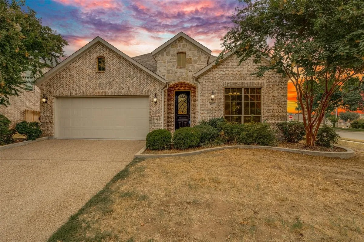 Single Family Residence For Sale in Denton County , 4125 Bonita Avenue, Denton, Texas 76210, 4 Bedroom, 2 Bathroom, 2 Garage spaces, 2,178 Sqft, built in 2016, mls#21360287, Real Estate Agent in Denton, Homes For Sale in Denton county, Homes For Sale in Denton, Realtor in Denton Texas, Real Estate Brokerage Independent Realty Texas, Luminita Cordes Realtor