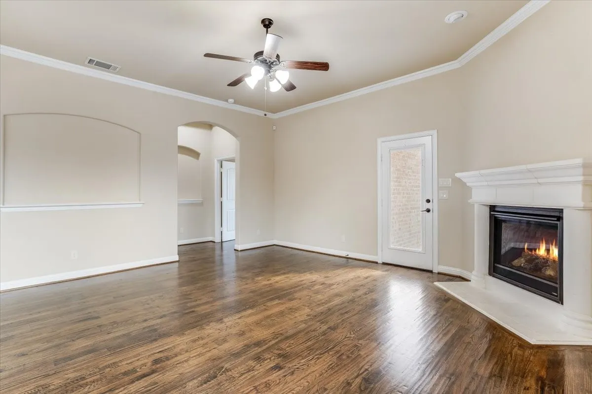 Single Family Residence For Sale in Denton County , 4125 Bonita Avenue, Denton, Texas 76210, 4 Bedroom, 2 Bathroom, 2 Garage spaces, 2,178 Sqft, built in 2016, mls#21360287, Real Estate Agent in Denton, Homes For Sale in Denton county, Homes For Sale in Denton, Realtor in Denton Texas, Real Estate Brokerage Independent Realty Texas, Luminita Cordes Realtor