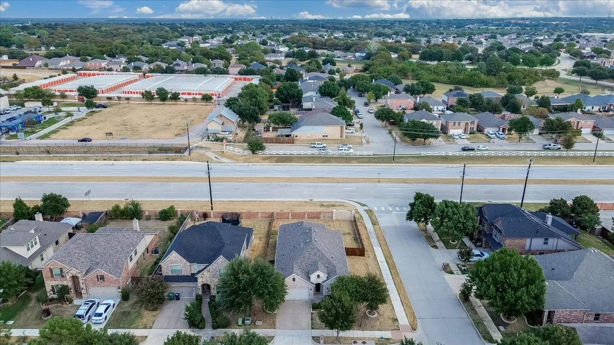 Single Family Residence For Sale in Denton County , 4125 Bonita Avenue, Denton, Texas 76210, 4 Bedroom, 2 Bathroom, 2 Garage spaces, 2,178 Sqft, built in 2016, mls#21360287, Real Estate Agent in Denton, Homes For Sale in Denton county, Homes For Sale in Denton, Realtor in Denton Texas, Real Estate Brokerage Independent Realty Texas, Luminita Cordes Realtor