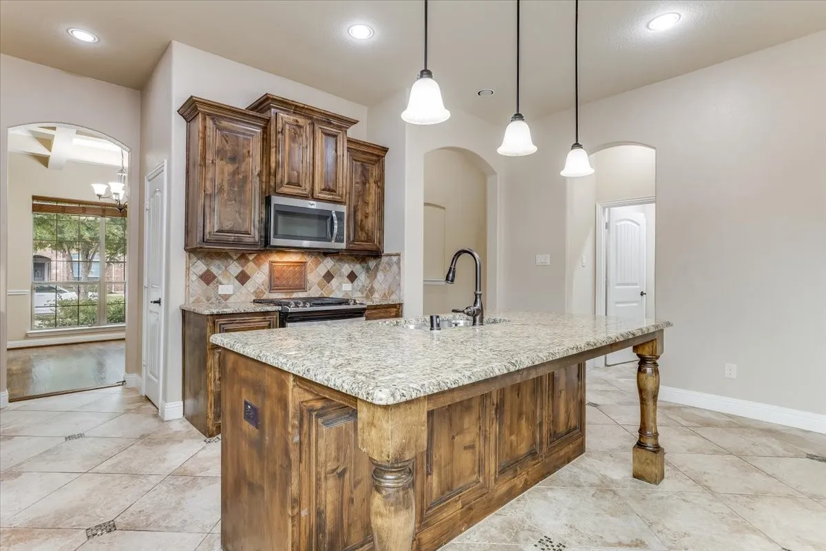 Single Family Residence For Sale in Denton County , 4125 Bonita Avenue, Denton, Texas 76210, 4 Bedroom, 2 Bathroom, 2 Garage spaces, 2,178 Sqft, built in 2016, mls#21360287, Real Estate Agent in Denton, Homes For Sale in Denton county, Homes For Sale in Denton, Realtor in Denton Texas, Real Estate Brokerage Independent Realty Texas, Luminita Cordes Realtor