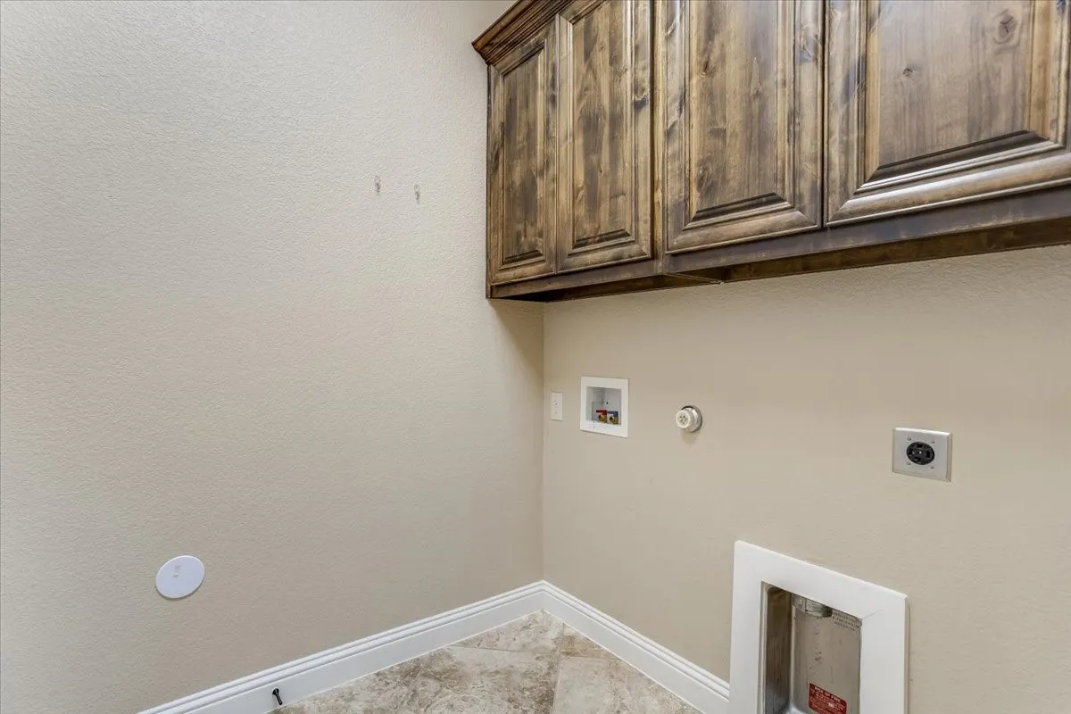 Single Family Residence For Sale in Denton County , 4125 Bonita Avenue, Denton, Texas 76210, 4 Bedroom, 2 Bathroom, 2 Garage spaces, 2,178 Sqft, built in 2016, mls#21360287, Real Estate Agent in Denton, Homes For Sale in Denton county, Homes For Sale in Denton, Realtor in Denton Texas, Real Estate Brokerage Independent Realty Texas, Luminita Cordes Realtor