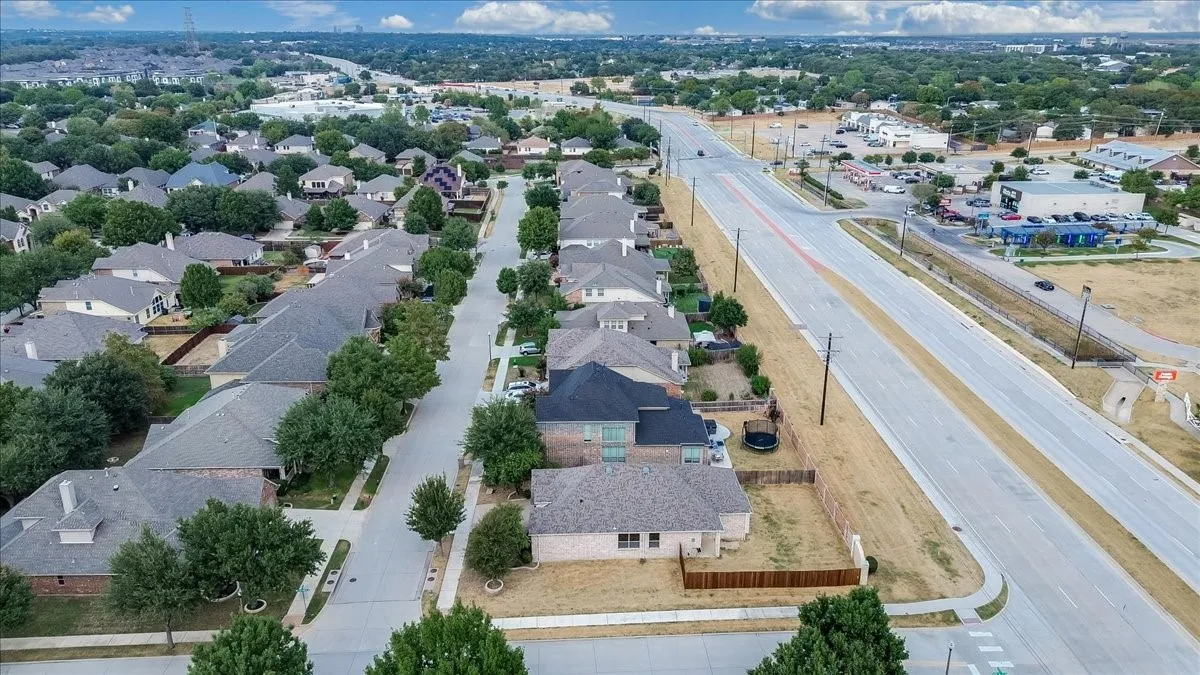 Single Family Residence For Sale in Denton County , 4125 Bonita Avenue, Denton, Texas 76210, 4 Bedroom, 2 Bathroom, 2 Garage spaces, 2,178 Sqft, built in 2016, mls#21360287, Real Estate Agent in Denton, Homes For Sale in Denton county, Homes For Sale in Denton, Realtor in Denton Texas, Real Estate Brokerage Independent Realty Texas, Luminita Cordes Realtor