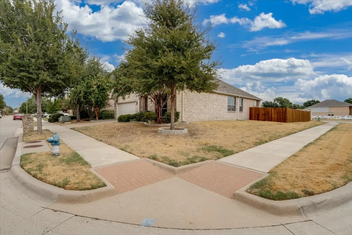Single Family Residence For Sale in Denton County , 4125 Bonita Avenue, Denton, Texas 76210, 4 Bedroom, 2 Bathroom, 2 Garage spaces, 2,178 Sqft, built in 2016, mls#21360287, Real Estate Agent in Denton, Homes For Sale in Denton county, Homes For Sale in Denton, Realtor in Denton Texas, Real Estate Brokerage Independent Realty Texas, Luminita Cordes Realtor