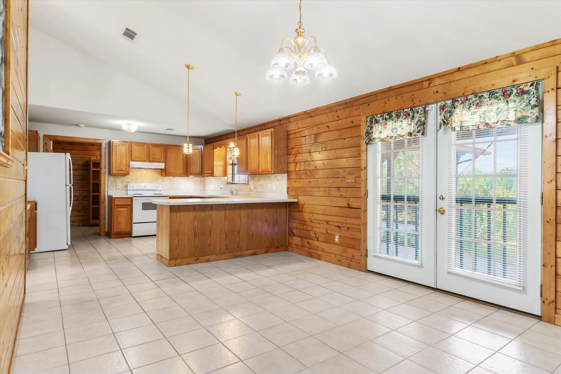 Single Family Residence For Sale in Van Zandt County , 9150 State Highway 198, Canton, Texas 75103, 2 Bedroom, 2 Bathroom, Garage spaces, 1,600 Sqft, built in 1999, mls#21368705, Real Estate Agent in Canton, Homes For Sale in Van Zandt county, Homes For Sale in Canton, Realtor in Canton Texas, Real Estate Brokerage Independent Realty Texas, Luminita Cordes Realtor