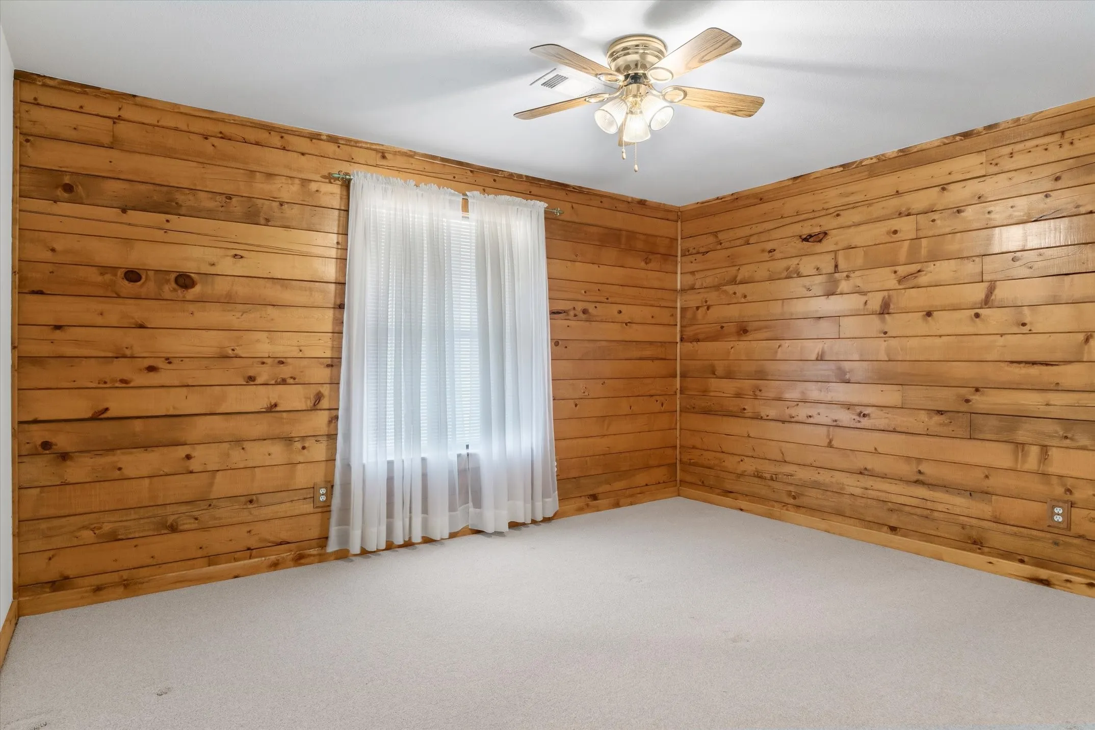Single Family Residence For Sale in Van Zandt County , 9150 State Highway 198, Canton, Texas 75103, 2 Bedroom, 2 Bathroom, Garage spaces, 1,600 Sqft, built in 1999, mls#21368705, Real Estate Agent in Canton, Homes For Sale in Van Zandt county, Homes For Sale in Canton, Realtor in Canton Texas, Real Estate Brokerage Independent Realty Texas, Luminita Cordes Realtor
