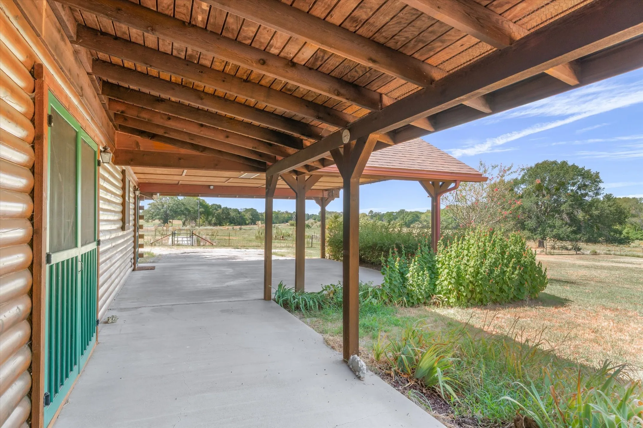 Single Family Residence For Sale in Van Zandt County , 9150 State Highway 198, Canton, Texas 75103, 2 Bedroom, 2 Bathroom, Garage spaces, 1,600 Sqft, built in 1999, mls#21368705, Real Estate Agent in Canton, Homes For Sale in Van Zandt county, Homes For Sale in Canton, Realtor in Canton Texas, Real Estate Brokerage Independent Realty Texas, Luminita Cordes Realtor