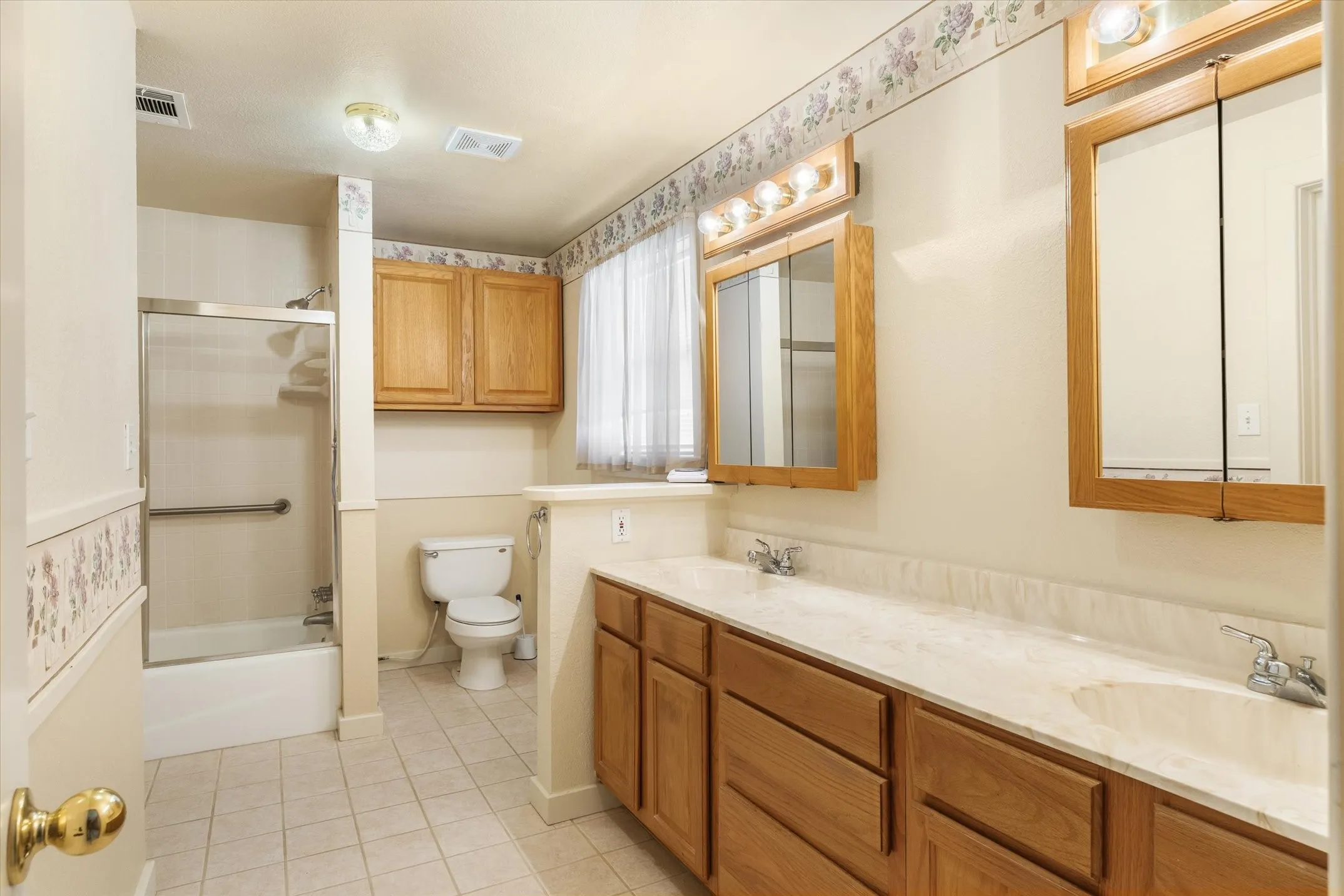 Single Family Residence For Sale in Van Zandt County , 9150 State Highway 198, Canton, Texas 75103, 2 Bedroom, 2 Bathroom, Garage spaces, 1,600 Sqft, built in 1999, mls#21368705, Real Estate Agent in Canton, Homes For Sale in Van Zandt county, Homes For Sale in Canton, Realtor in Canton Texas, Real Estate Brokerage Independent Realty Texas, Luminita Cordes Realtor