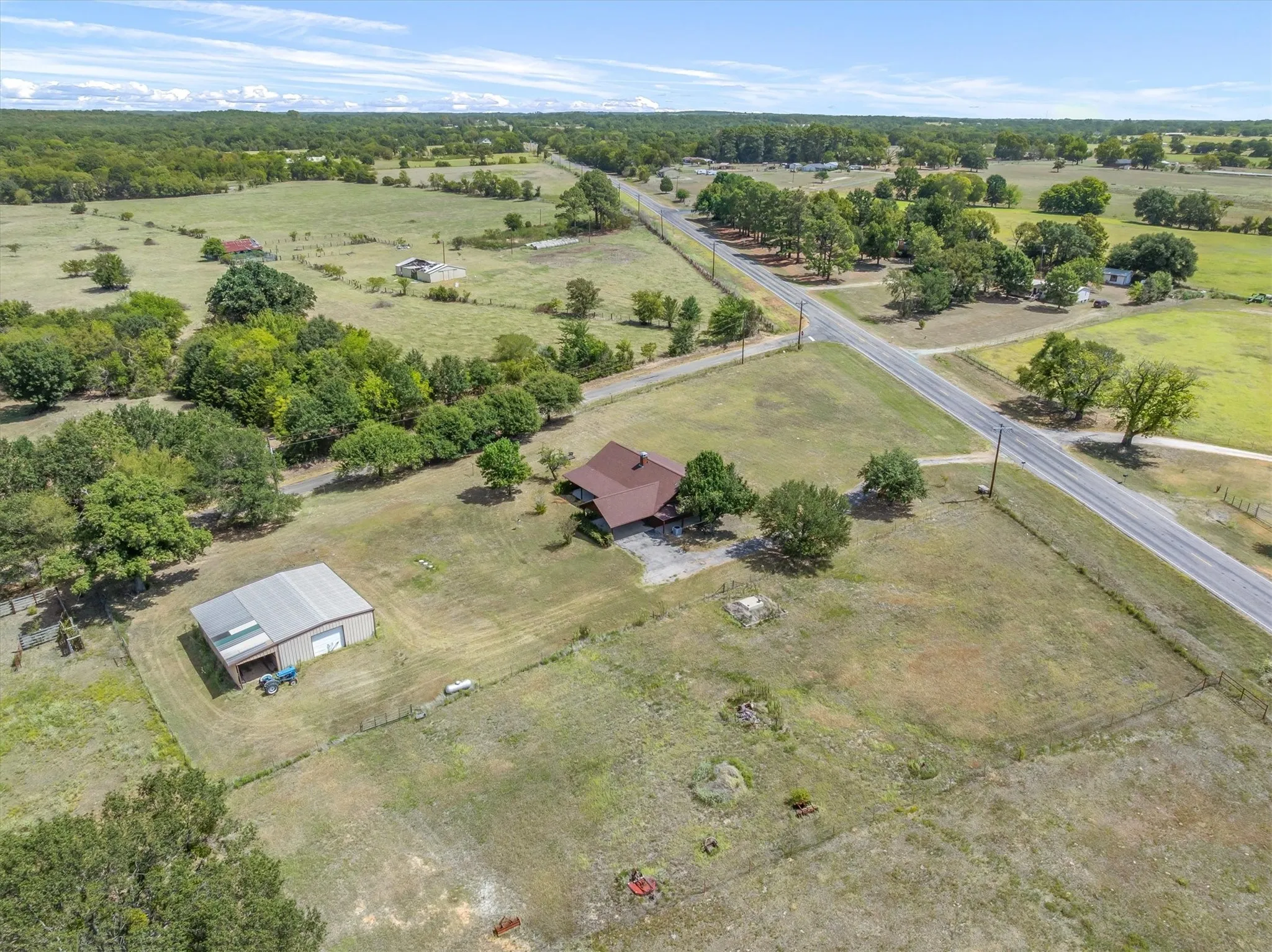 Single Family Residence For Sale in Van Zandt County , 9150 State Highway 198, Canton, Texas 75103, 2 Bedroom, 2 Bathroom, Garage spaces, 1,600 Sqft, built in 1999, mls#21368705, Real Estate Agent in Canton, Homes For Sale in Van Zandt county, Homes For Sale in Canton, Realtor in Canton Texas, Real Estate Brokerage Independent Realty Texas, Luminita Cordes Realtor