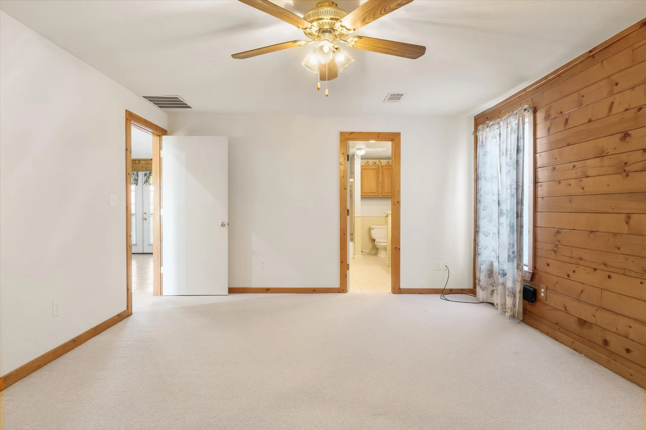 Single Family Residence For Sale in Van Zandt County , 9150 State Highway 198, Canton, Texas 75103, 2 Bedroom, 2 Bathroom, Garage spaces, 1,600 Sqft, built in 1999, mls#21368705, Real Estate Agent in Canton, Homes For Sale in Van Zandt county, Homes For Sale in Canton, Realtor in Canton Texas, Real Estate Brokerage Independent Realty Texas, Luminita Cordes Realtor