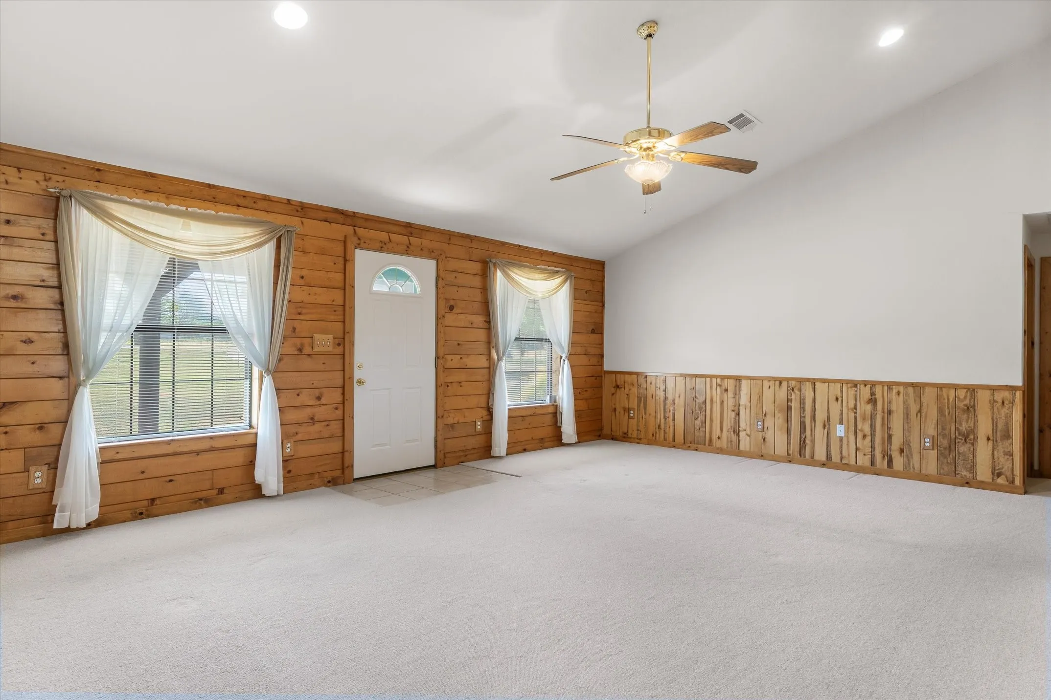 Single Family Residence For Sale in Van Zandt County , 9150 State Highway 198, Canton, Texas 75103, 2 Bedroom, 2 Bathroom, Garage spaces, 1,600 Sqft, built in 1999, mls#21368705, Real Estate Agent in Canton, Homes For Sale in Van Zandt county, Homes For Sale in Canton, Realtor in Canton Texas, Real Estate Brokerage Independent Realty Texas, Luminita Cordes Realtor