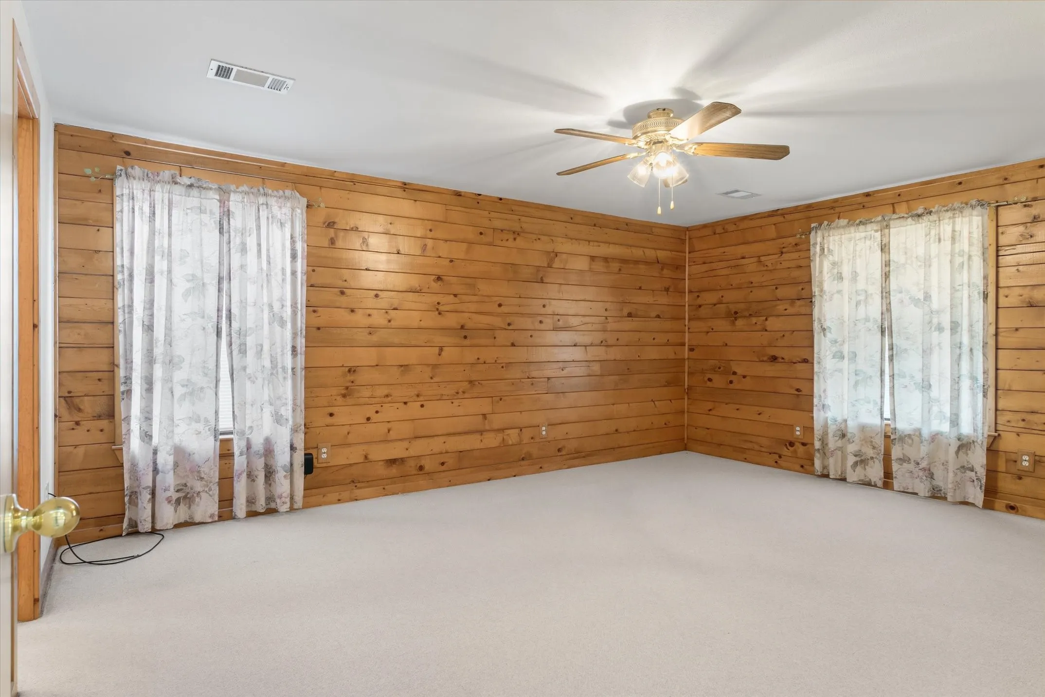Single Family Residence For Sale in Van Zandt County , 9150 State Highway 198, Canton, Texas 75103, 2 Bedroom, 2 Bathroom, Garage spaces, 1,600 Sqft, built in 1999, mls#21368705, Real Estate Agent in Canton, Homes For Sale in Van Zandt county, Homes For Sale in Canton, Realtor in Canton Texas, Real Estate Brokerage Independent Realty Texas, Luminita Cordes Realtor