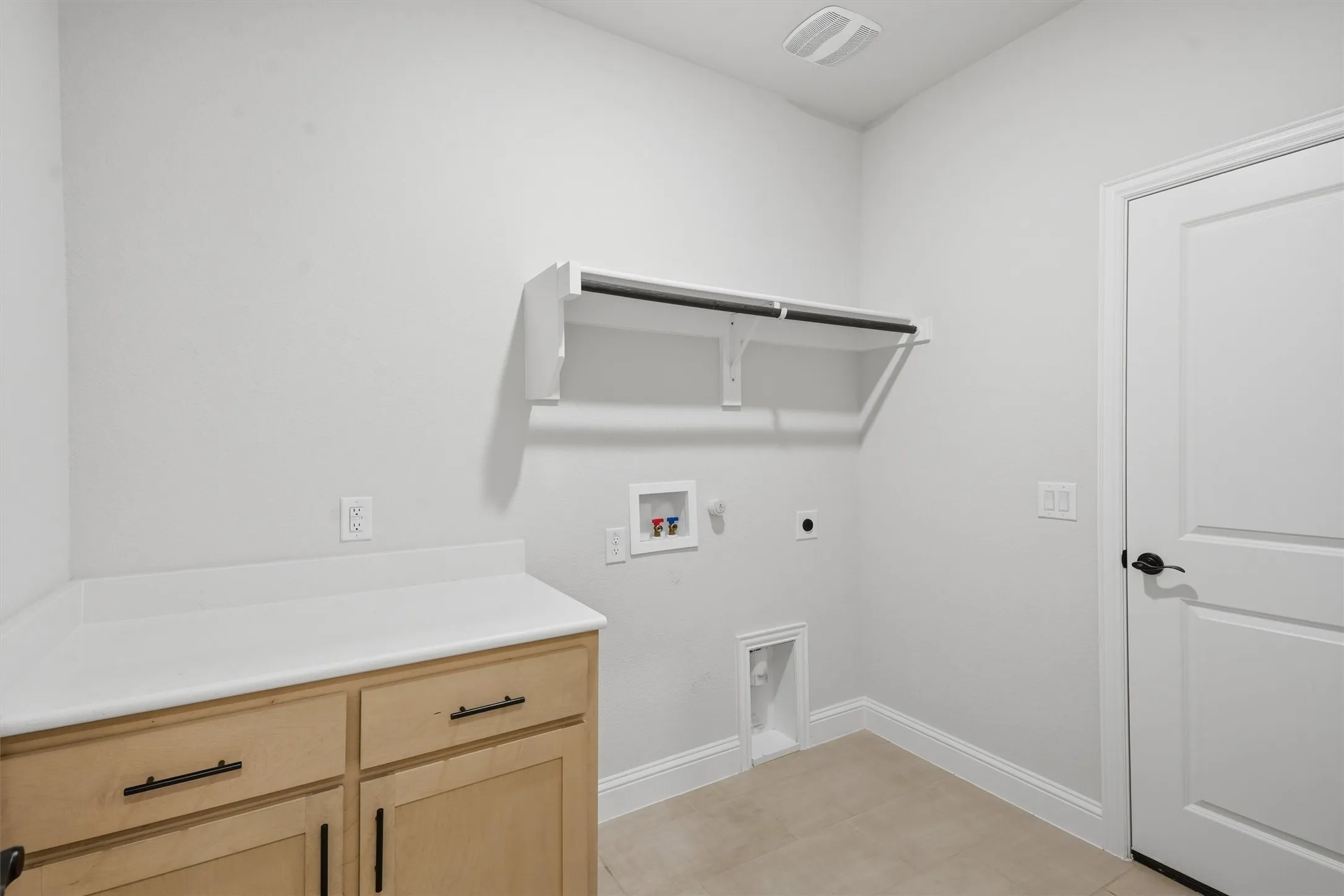 Single Family Residence For Sale in Denton County , 1003 Moss Grove Trail, Justin, Texas 76247, 4 Bedroom, 4 Bathroom, 3 Garage spaces, 3,741 Sqft, built in 2023, mls#21368647, Real Estate Agent in Justin, Homes For Sale in Denton county, Homes For Sale in Justin, Realtor in Justin Texas, Real Estate Brokerage Independent Realty Texas, Luminita Cordes Realtor