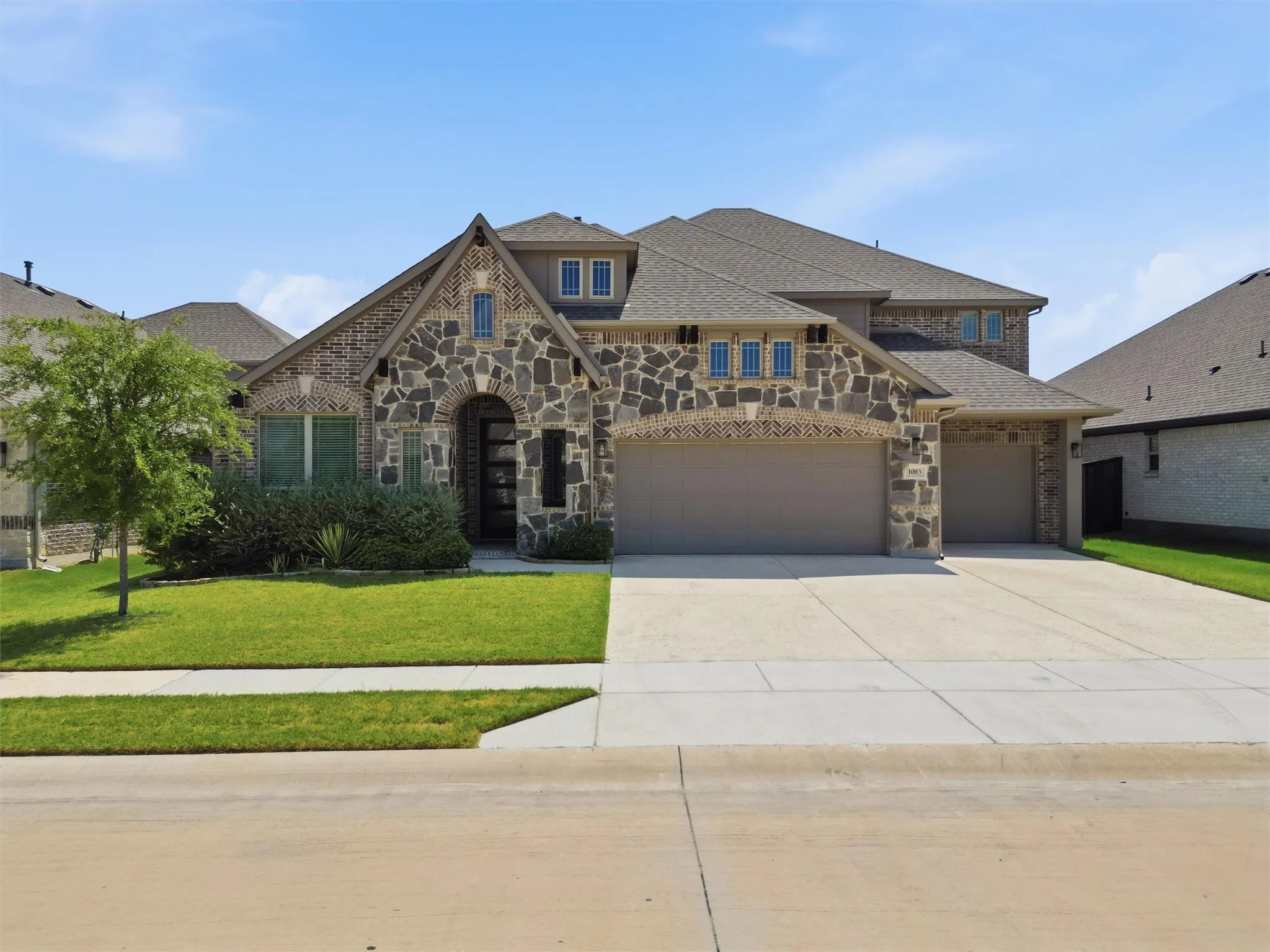 Single Family Residence For Sale in Denton County , 1003 Moss Grove Trail, Justin, Texas 76247, 4 Bedroom, 4 Bathroom, 3 Garage spaces, 3,741 Sqft, built in 2023, mls#21368647, Real Estate Agent in Justin, Homes For Sale in Denton county, Homes For Sale in Justin, Realtor in Justin Texas, Real Estate Brokerage Independent Realty Texas, Luminita Cordes Realtor
