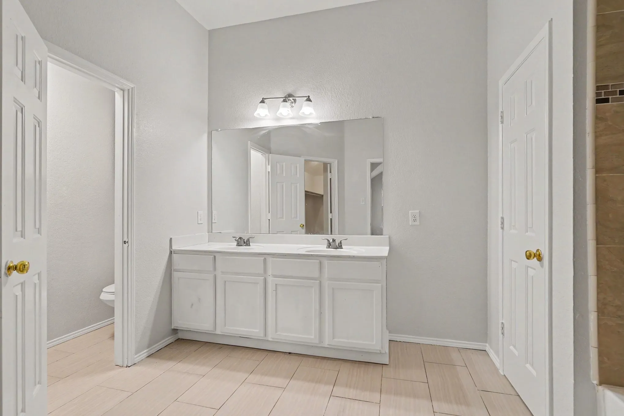Single Family Residence For Sale in Tarrant County , 4800 Sleepy Ridge Circle, Fort Worth, Texas 76133, 4 Bedroom, 3 Bathroom, 2 Garage spaces, 3,261 Sqft, built in 2001, mls#21368448, Real Estate Agent in Fort Worth, Homes For Sale in Tarrant county, Homes For Sale in Fort Worth, Realtor in Fort Worth Texas, Real Estate Brokerage Independent Realty Texas, Luminita Cordes Realtor