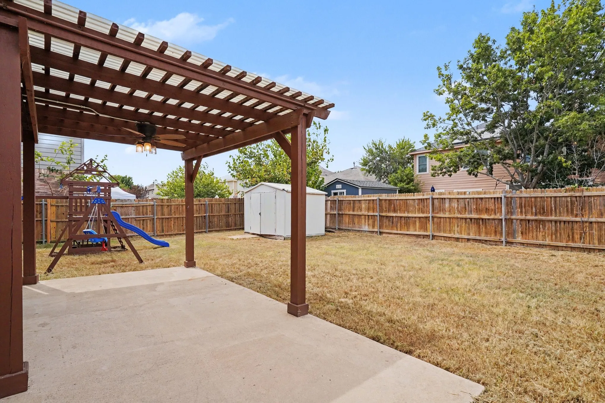 Single Family Residence For Sale in Tarrant County , 4800 Sleepy Ridge Circle, Fort Worth, Texas 76133, 4 Bedroom, 3 Bathroom, 2 Garage spaces, 3,261 Sqft, built in 2001, mls#21368448, Real Estate Agent in Fort Worth, Homes For Sale in Tarrant county, Homes For Sale in Fort Worth, Realtor in Fort Worth Texas, Real Estate Brokerage Independent Realty Texas, Luminita Cordes Realtor