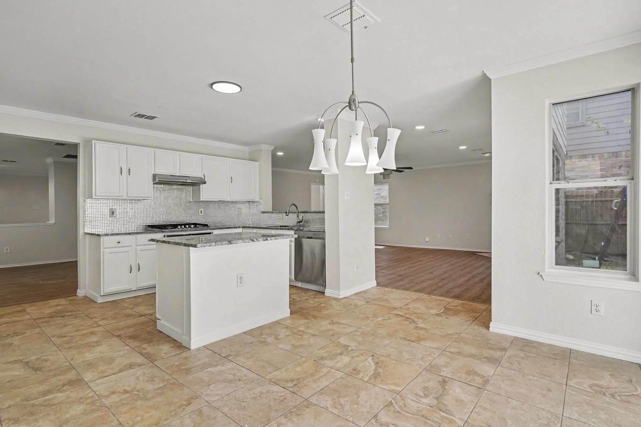 Single Family Residence For Sale in Tarrant County , 4800 Sleepy Ridge Circle, Fort Worth, Texas 76133, 4 Bedroom, 3 Bathroom, 2 Garage spaces, 3,261 Sqft, built in 2001, mls#21368448, Real Estate Agent in Fort Worth, Homes For Sale in Tarrant county, Homes For Sale in Fort Worth, Realtor in Fort Worth Texas, Real Estate Brokerage Independent Realty Texas, Luminita Cordes Realtor
