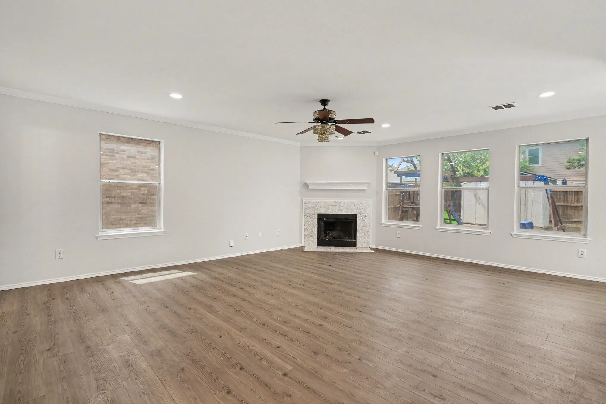 Single Family Residence For Sale in Tarrant County , 4800 Sleepy Ridge Circle, Fort Worth, Texas 76133, 4 Bedroom, 3 Bathroom, 2 Garage spaces, 3,261 Sqft, built in 2001, mls#21368448, Real Estate Agent in Fort Worth, Homes For Sale in Tarrant county, Homes For Sale in Fort Worth, Realtor in Fort Worth Texas, Real Estate Brokerage Independent Realty Texas, Luminita Cordes Realtor