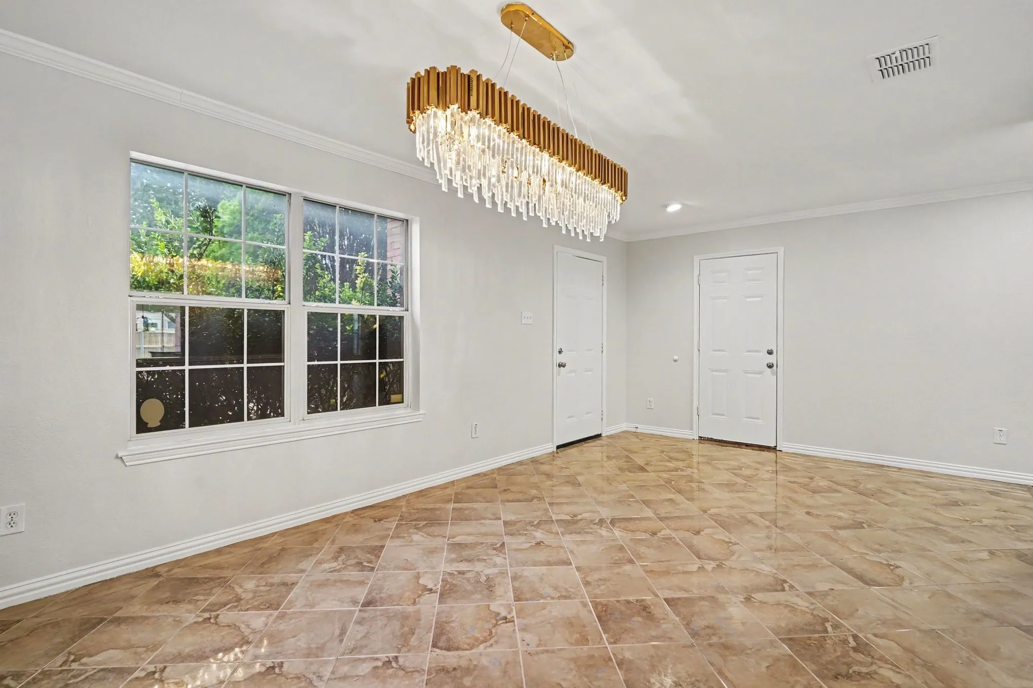 Single Family Residence For Sale in Tarrant County , 4800 Sleepy Ridge Circle, Fort Worth, Texas 76133, 4 Bedroom, 3 Bathroom, 2 Garage spaces, 3,261 Sqft, built in 2001, mls#21368448, Real Estate Agent in Fort Worth, Homes For Sale in Tarrant county, Homes For Sale in Fort Worth, Realtor in Fort Worth Texas, Real Estate Brokerage Independent Realty Texas, Luminita Cordes Realtor