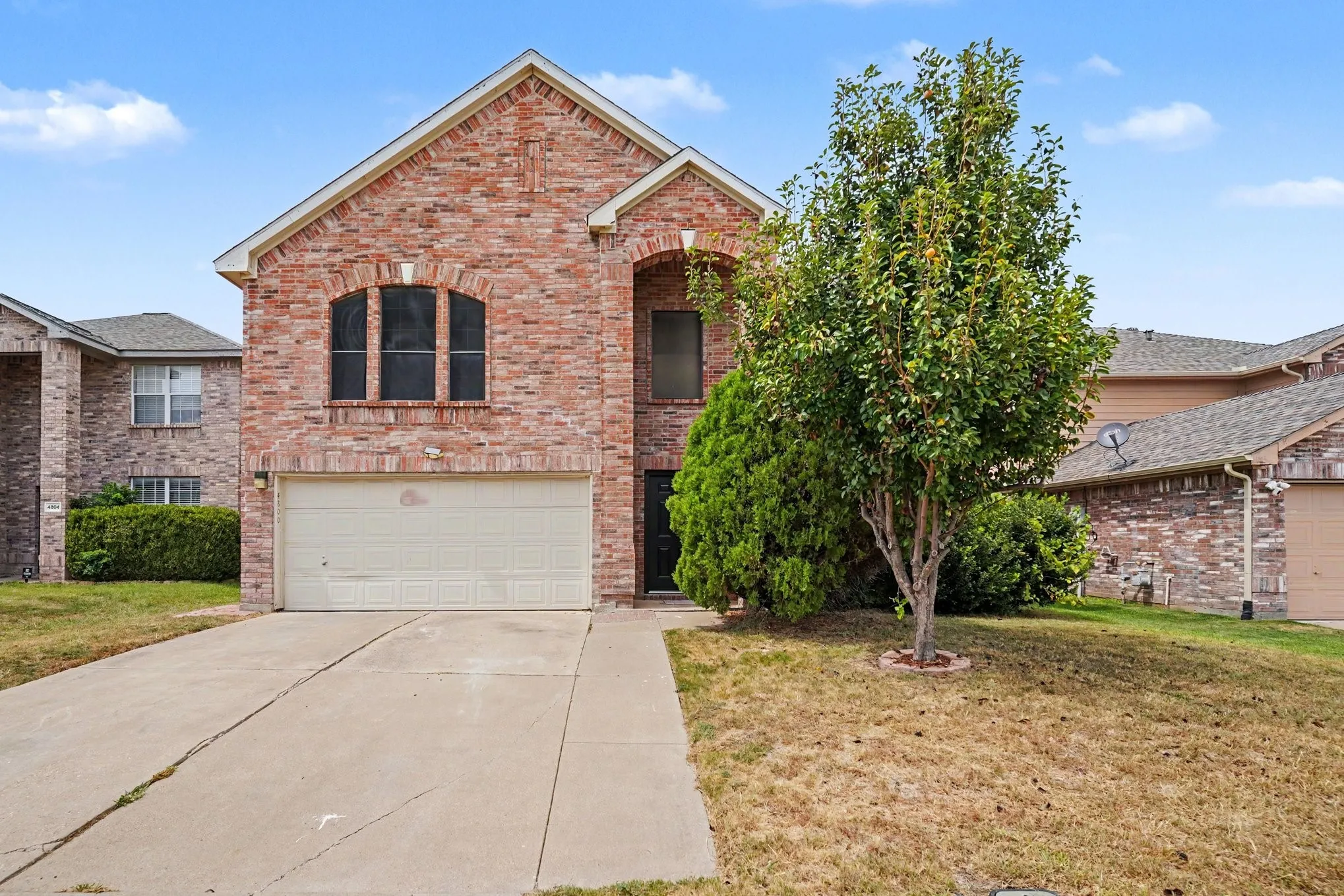 Single Family Residence For Sale in Tarrant County , 4800 Sleepy Ridge Circle, Fort Worth, Texas 76133, 4 Bedroom, 3 Bathroom, 2 Garage spaces, 3,261 Sqft, built in 2001, mls#21368448, Real Estate Agent in Fort Worth, Homes For Sale in Tarrant county, Homes For Sale in Fort Worth, Realtor in Fort Worth Texas, Real Estate Brokerage Independent Realty Texas, Luminita Cordes Realtor