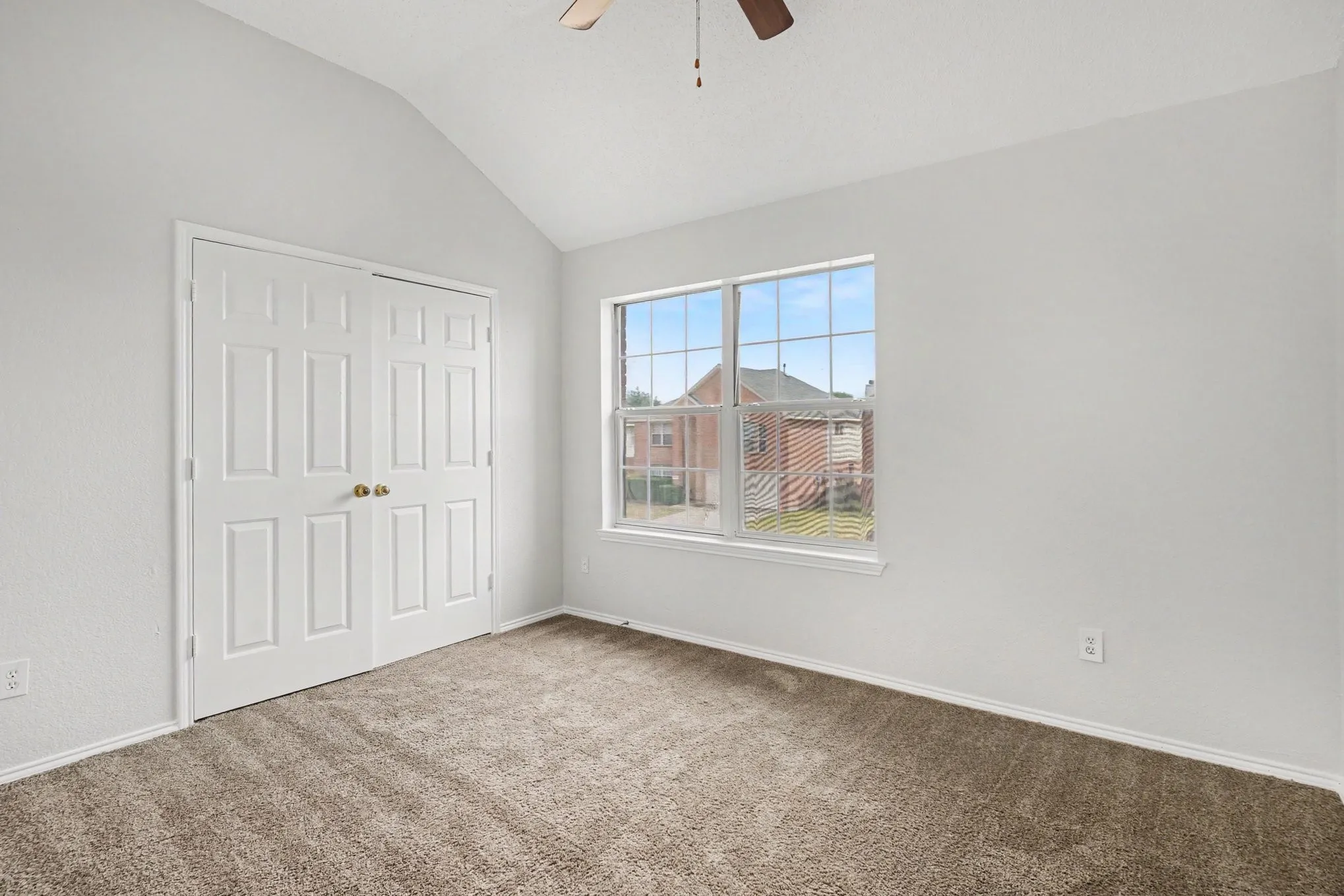 Single Family Residence For Sale in Tarrant County , 4800 Sleepy Ridge Circle, Fort Worth, Texas 76133, 4 Bedroom, 3 Bathroom, 2 Garage spaces, 3,261 Sqft, built in 2001, mls#21368448, Real Estate Agent in Fort Worth, Homes For Sale in Tarrant county, Homes For Sale in Fort Worth, Realtor in Fort Worth Texas, Real Estate Brokerage Independent Realty Texas, Luminita Cordes Realtor