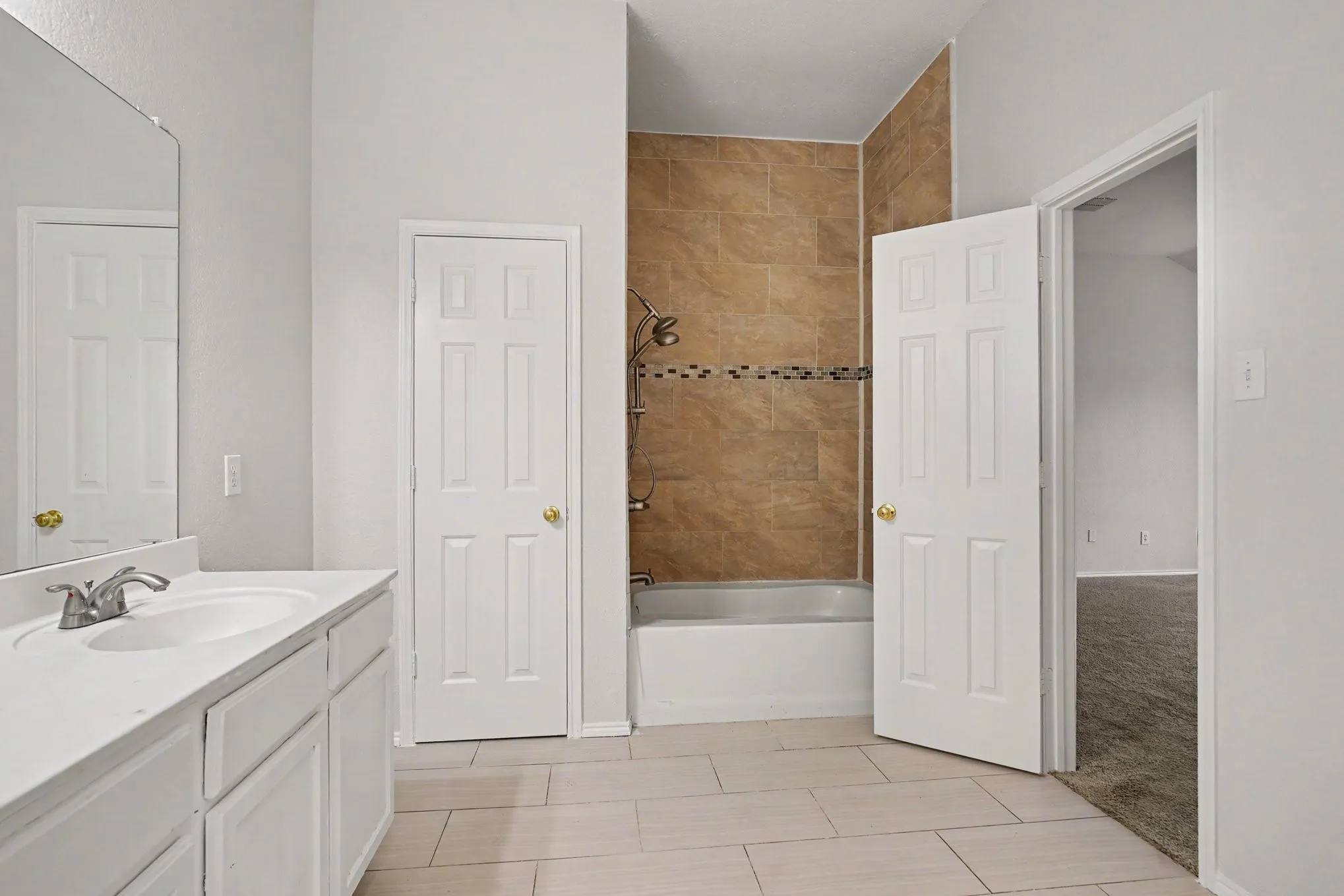 Single Family Residence For Sale in Tarrant County , 4800 Sleepy Ridge Circle, Fort Worth, Texas 76133, 4 Bedroom, 3 Bathroom, 2 Garage spaces, 3,261 Sqft, built in 2001, mls#21368448, Real Estate Agent in Fort Worth, Homes For Sale in Tarrant county, Homes For Sale in Fort Worth, Realtor in Fort Worth Texas, Real Estate Brokerage Independent Realty Texas, Luminita Cordes Realtor