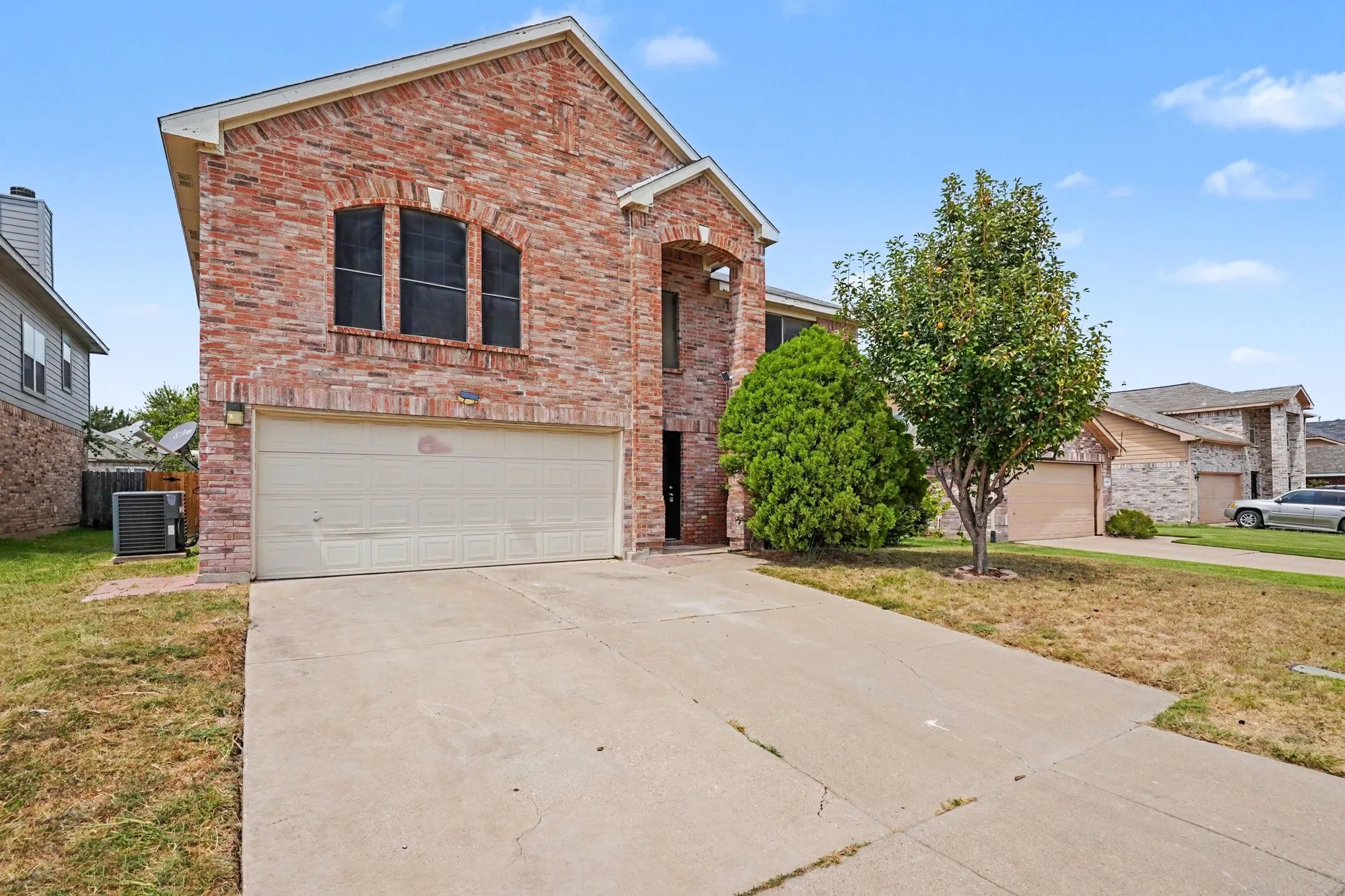 Single Family Residence For Sale in Tarrant County , 4800 Sleepy Ridge Circle, Fort Worth, Texas 76133, 4 Bedroom, 3 Bathroom, 2 Garage spaces, 3,261 Sqft, built in 2001, mls#21368448, Real Estate Agent in Fort Worth, Homes For Sale in Tarrant county, Homes For Sale in Fort Worth, Realtor in Fort Worth Texas, Real Estate Brokerage Independent Realty Texas, Luminita Cordes Realtor
