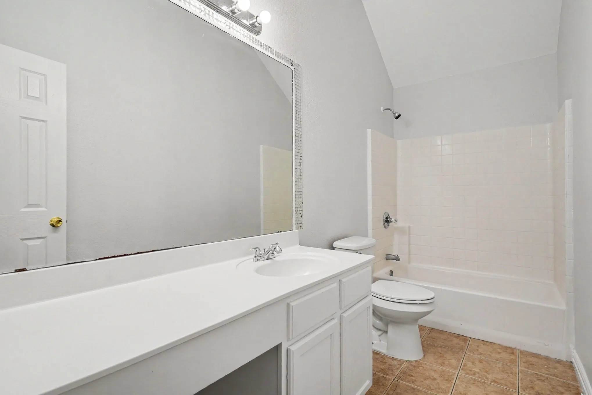 Single Family Residence For Sale in Tarrant County , 4800 Sleepy Ridge Circle, Fort Worth, Texas 76133, 4 Bedroom, 3 Bathroom, 2 Garage spaces, 3,261 Sqft, built in 2001, mls#21368448, Real Estate Agent in Fort Worth, Homes For Sale in Tarrant county, Homes For Sale in Fort Worth, Realtor in Fort Worth Texas, Real Estate Brokerage Independent Realty Texas, Luminita Cordes Realtor