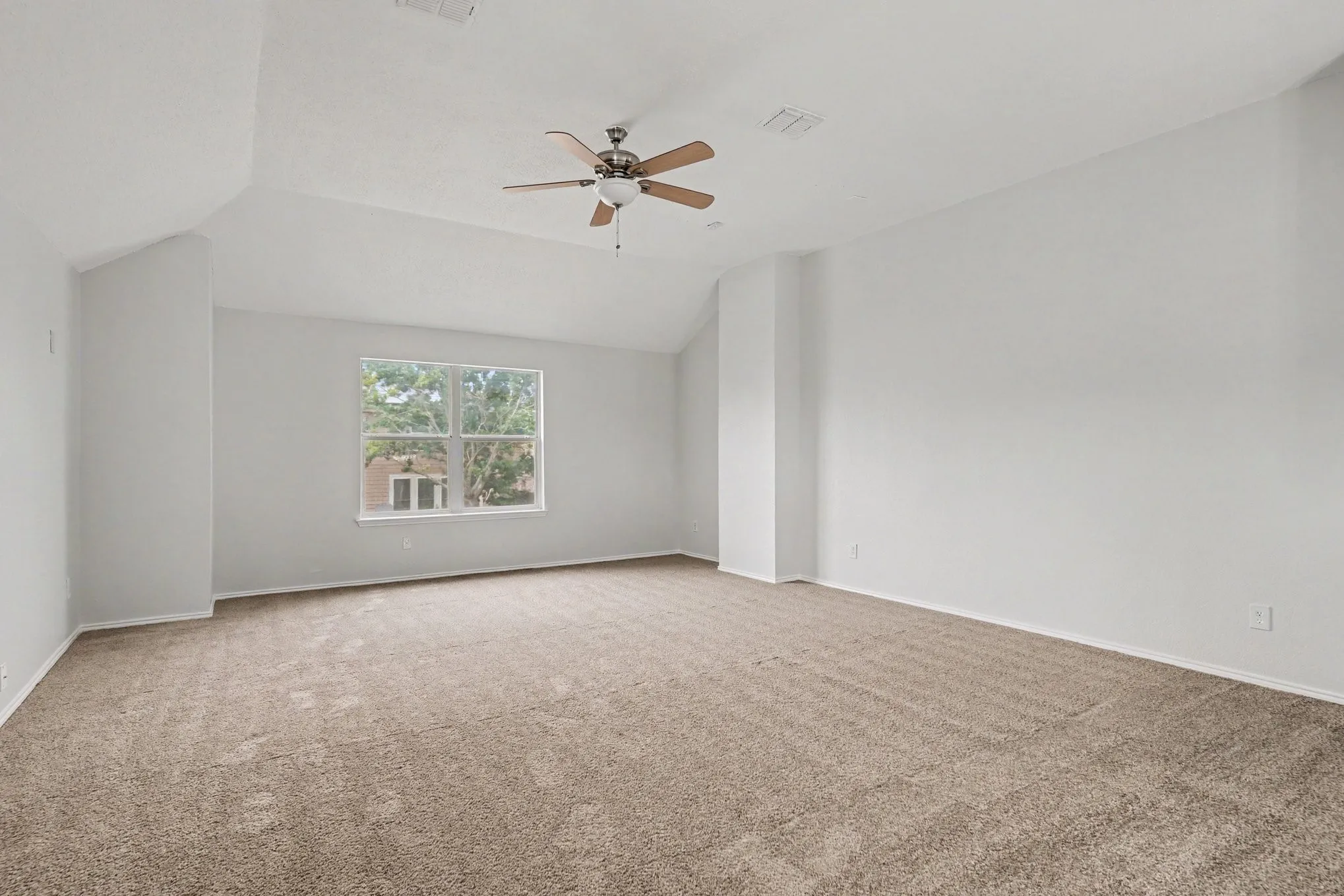 Single Family Residence For Sale in Tarrant County , 4800 Sleepy Ridge Circle, Fort Worth, Texas 76133, 4 Bedroom, 3 Bathroom, 2 Garage spaces, 3,261 Sqft, built in 2001, mls#21368448, Real Estate Agent in Fort Worth, Homes For Sale in Tarrant county, Homes For Sale in Fort Worth, Realtor in Fort Worth Texas, Real Estate Brokerage Independent Realty Texas, Luminita Cordes Realtor