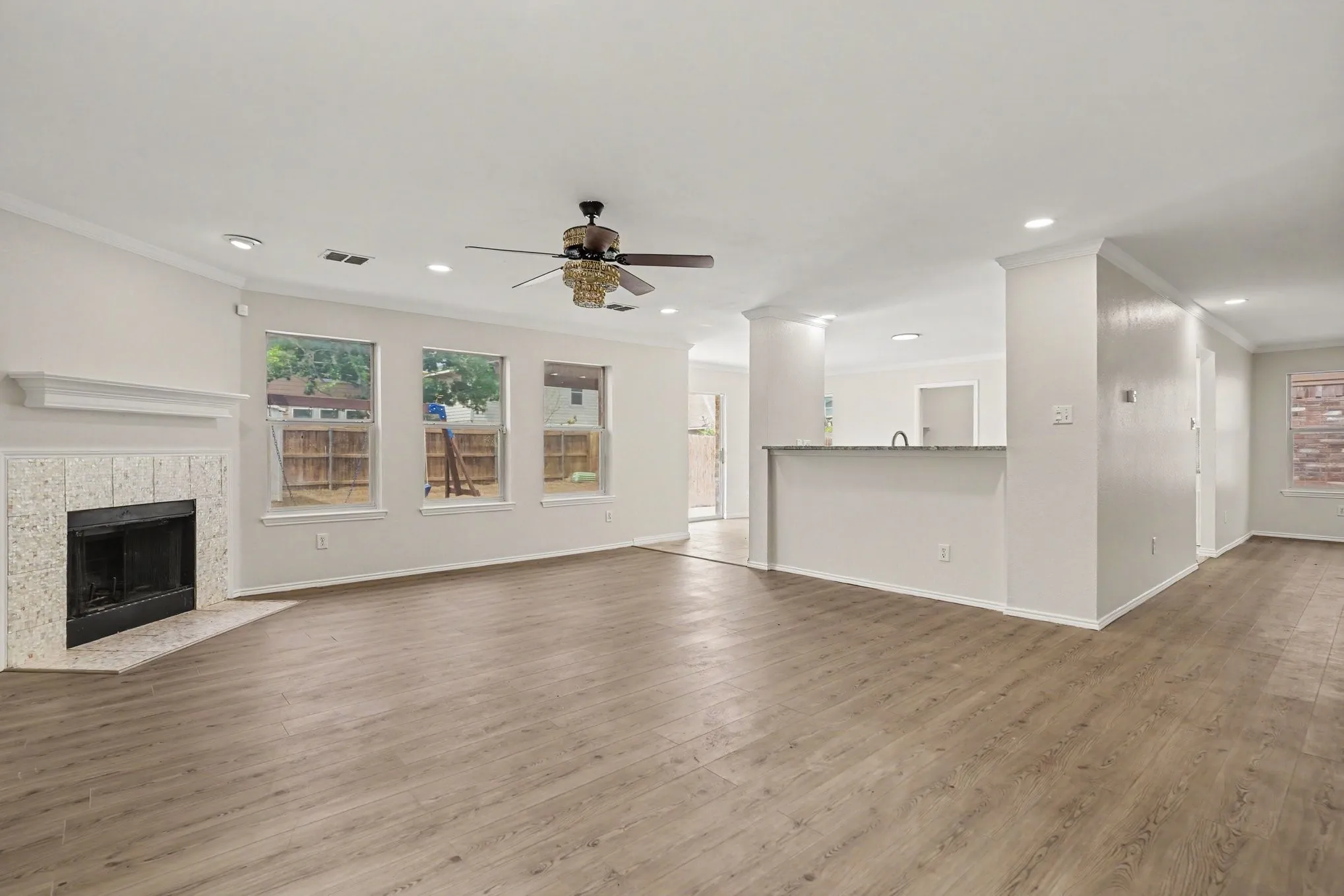Single Family Residence For Sale in Tarrant County , 4800 Sleepy Ridge Circle, Fort Worth, Texas 76133, 4 Bedroom, 3 Bathroom, 2 Garage spaces, 3,261 Sqft, built in 2001, mls#21368448, Real Estate Agent in Fort Worth, Homes For Sale in Tarrant county, Homes For Sale in Fort Worth, Realtor in Fort Worth Texas, Real Estate Brokerage Independent Realty Texas, Luminita Cordes Realtor