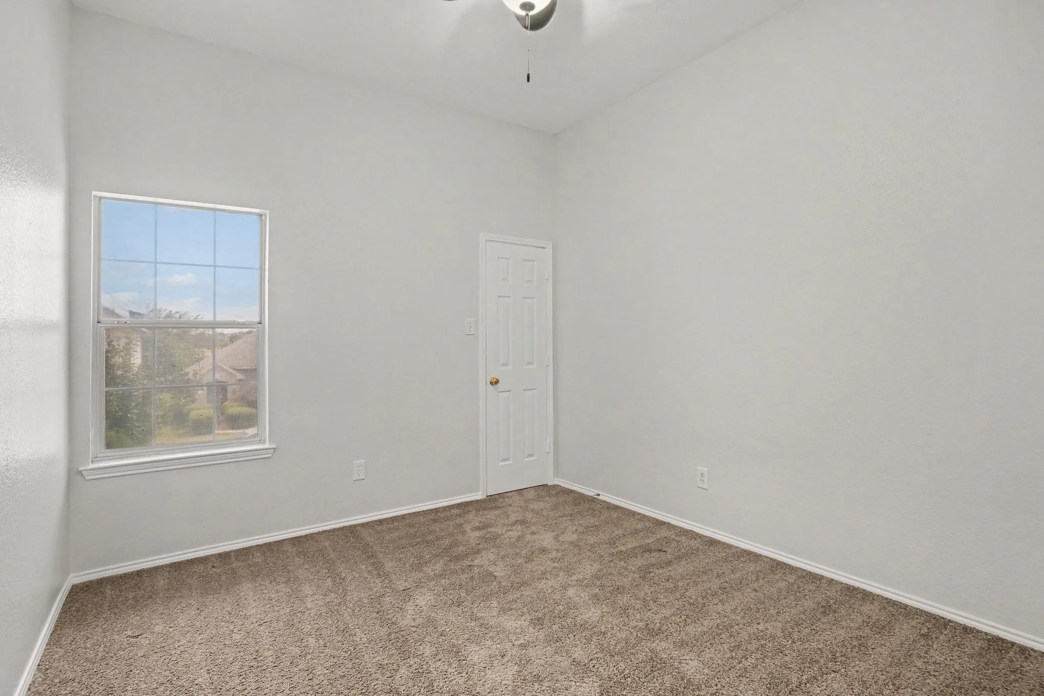 Single Family Residence For Sale in Tarrant County , 4800 Sleepy Ridge Circle, Fort Worth, Texas 76133, 4 Bedroom, 3 Bathroom, 2 Garage spaces, 3,261 Sqft, built in 2001, mls#21368448, Real Estate Agent in Fort Worth, Homes For Sale in Tarrant county, Homes For Sale in Fort Worth, Realtor in Fort Worth Texas, Real Estate Brokerage Independent Realty Texas, Luminita Cordes Realtor