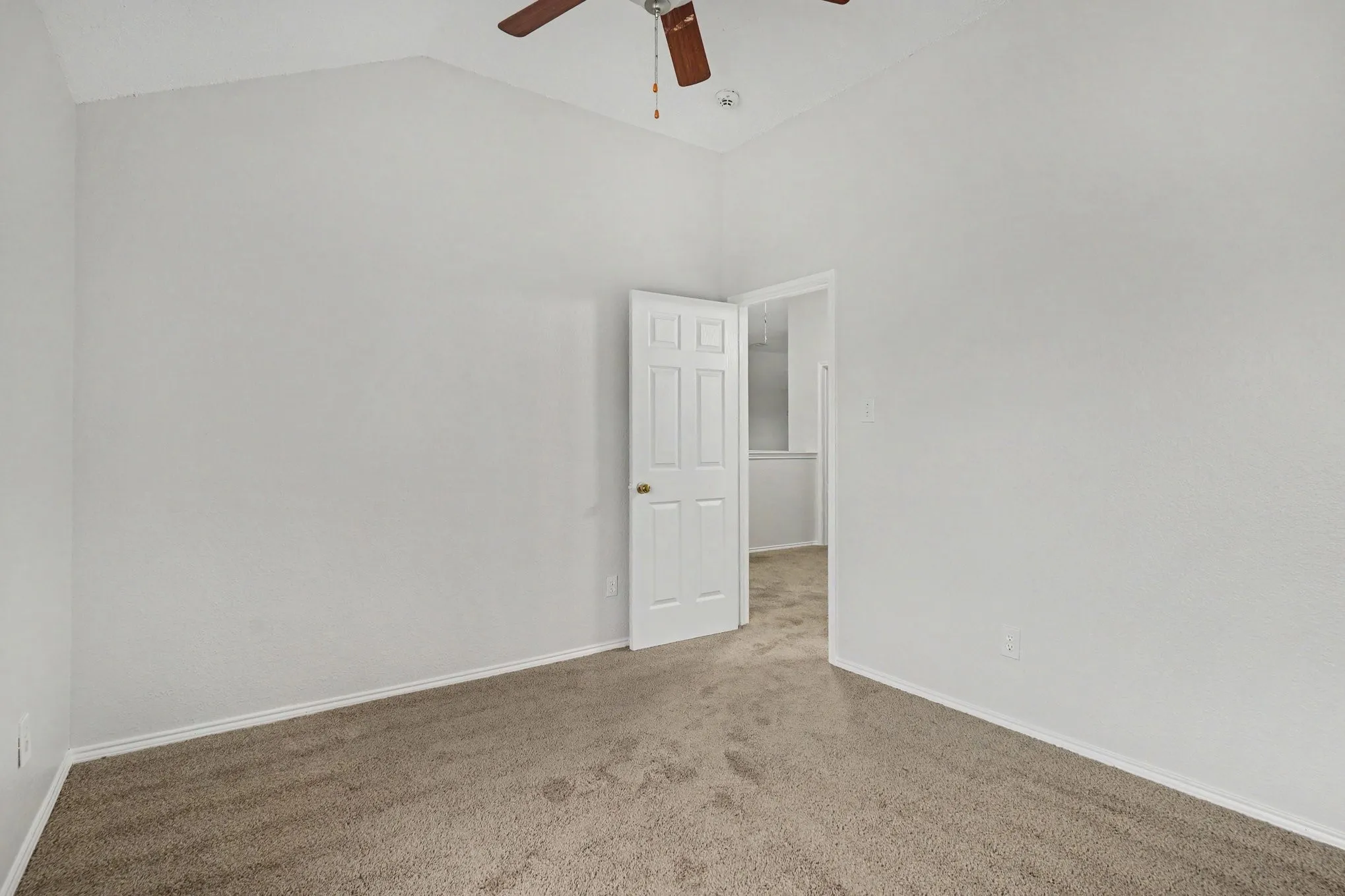 Single Family Residence For Sale in Tarrant County , 4800 Sleepy Ridge Circle, Fort Worth, Texas 76133, 4 Bedroom, 3 Bathroom, 2 Garage spaces, 3,261 Sqft, built in 2001, mls#21368448, Real Estate Agent in Fort Worth, Homes For Sale in Tarrant county, Homes For Sale in Fort Worth, Realtor in Fort Worth Texas, Real Estate Brokerage Independent Realty Texas, Luminita Cordes Realtor