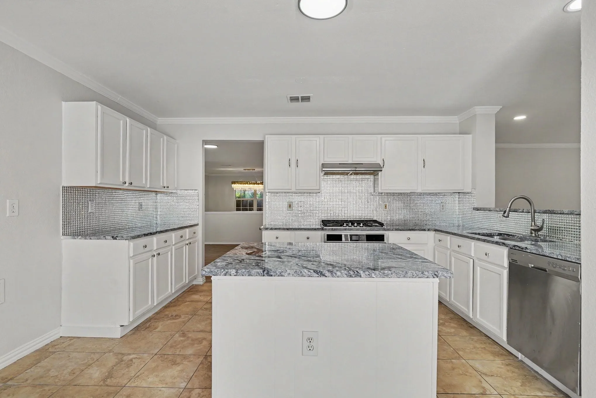 Single Family Residence For Sale in Tarrant County , 4800 Sleepy Ridge Circle, Fort Worth, Texas 76133, 4 Bedroom, 3 Bathroom, 2 Garage spaces, 3,261 Sqft, built in 2001, mls#21368448, Real Estate Agent in Fort Worth, Homes For Sale in Tarrant county, Homes For Sale in Fort Worth, Realtor in Fort Worth Texas, Real Estate Brokerage Independent Realty Texas, Luminita Cordes Realtor