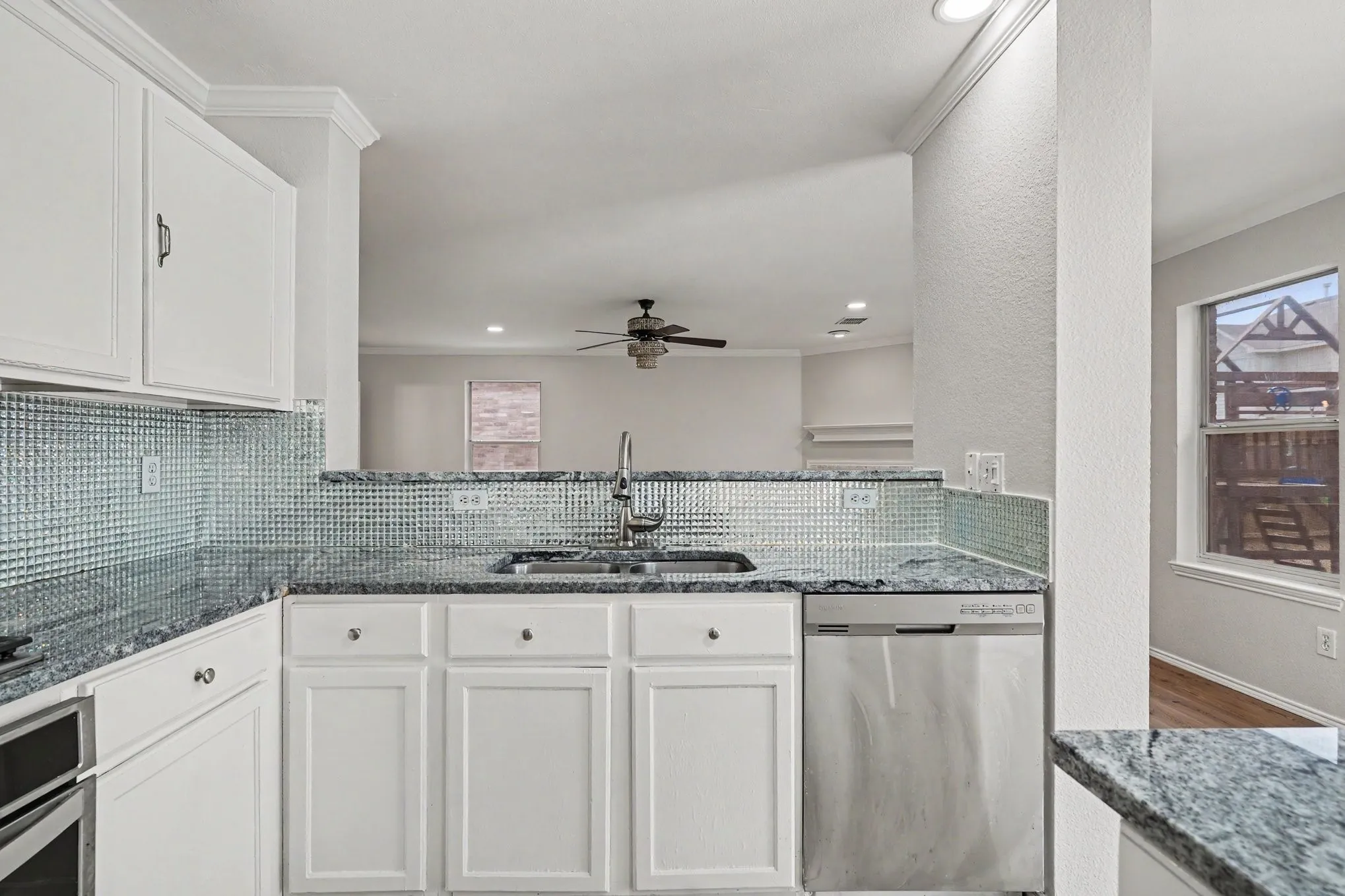 Single Family Residence For Sale in Tarrant County , 4800 Sleepy Ridge Circle, Fort Worth, Texas 76133, 4 Bedroom, 3 Bathroom, 2 Garage spaces, 3,261 Sqft, built in 2001, mls#21368448, Real Estate Agent in Fort Worth, Homes For Sale in Tarrant county, Homes For Sale in Fort Worth, Realtor in Fort Worth Texas, Real Estate Brokerage Independent Realty Texas, Luminita Cordes Realtor