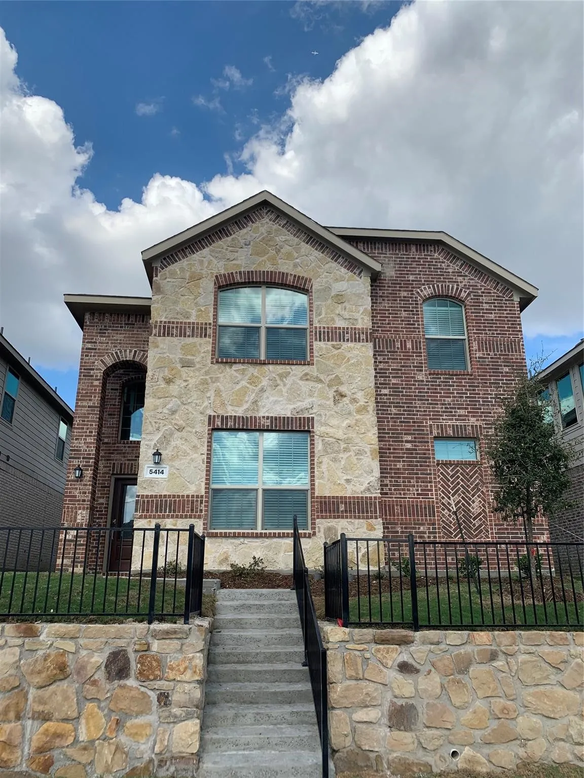 Single Family Residence For Rent in Dallas County , 5414 Riverwalk Parkway, Garland, Texas 75040, 4 Bedroom, 5 Bathroom, 2 Garage spaces, 2,466 Sqft, built in 2021, mls#21368513, Real Estate Agent in Garland, Homes For Rent in Dallas county, Homes For Rent in Garland, Realtor in Garland Texas, Real Estate Brokerage Independent Realty Texas, Luminita Cordes Realtor
