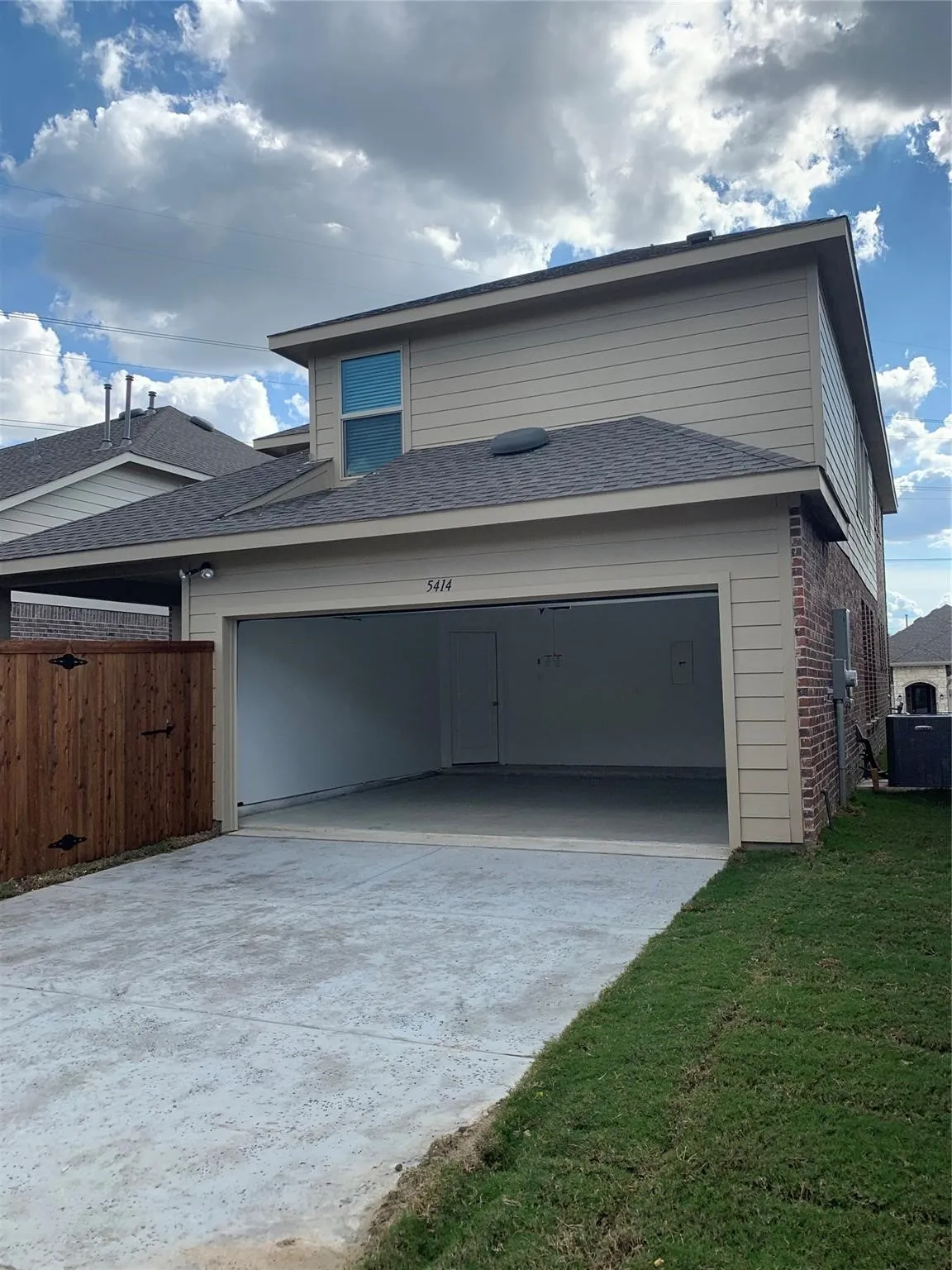 Single Family Residence For Rent in Dallas County , 5414 Riverwalk Parkway, Garland, Texas 75040, 4 Bedroom, 5 Bathroom, 2 Garage spaces, 2,466 Sqft, built in 2021, mls#21368513, Real Estate Agent in Garland, Homes For Rent in Dallas county, Homes For Rent in Garland, Realtor in Garland Texas, Real Estate Brokerage Independent Realty Texas, Luminita Cordes Realtor